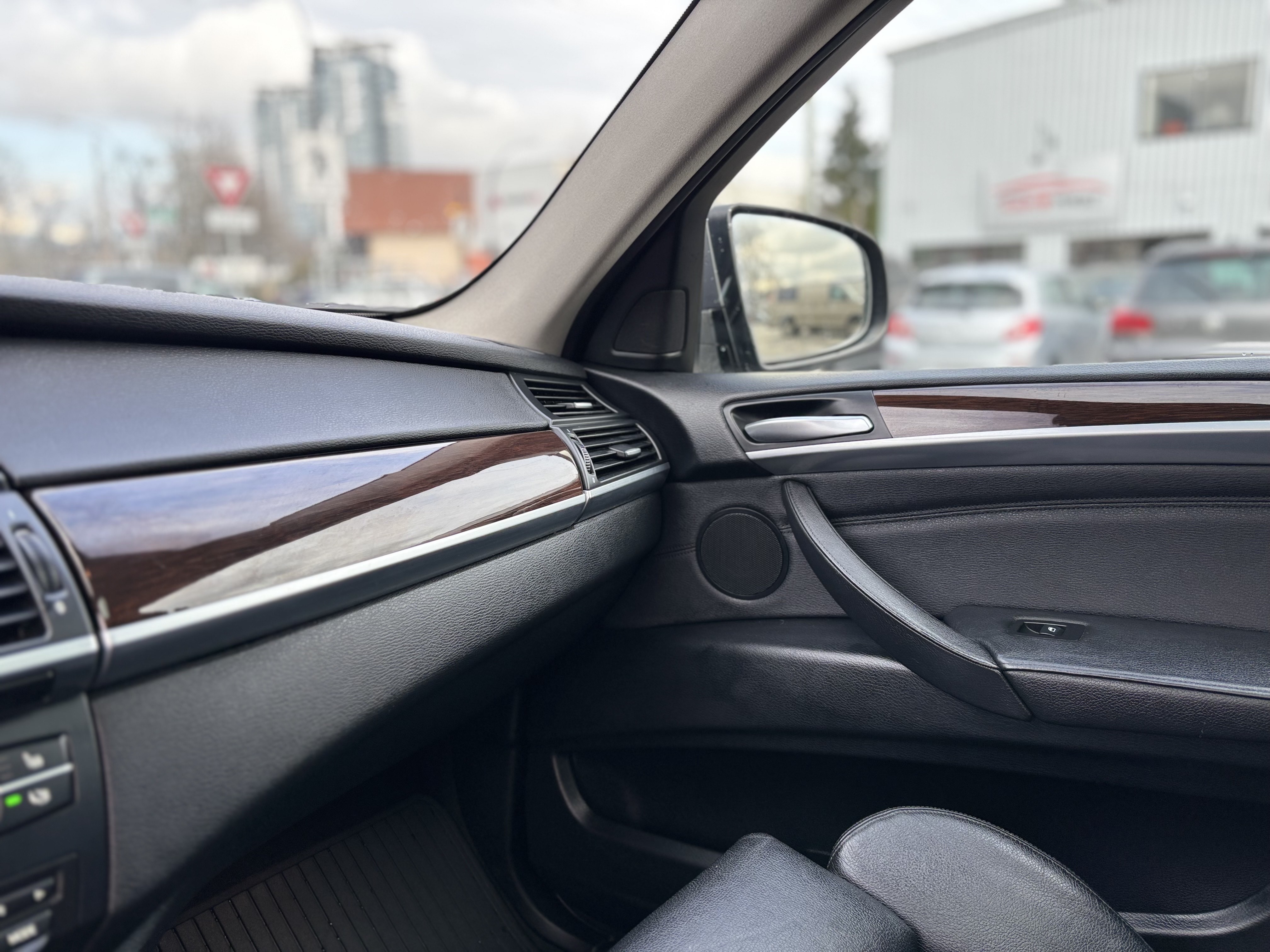 /canwestautoinc/2009-BMW-X6-22082193634437264.jpg