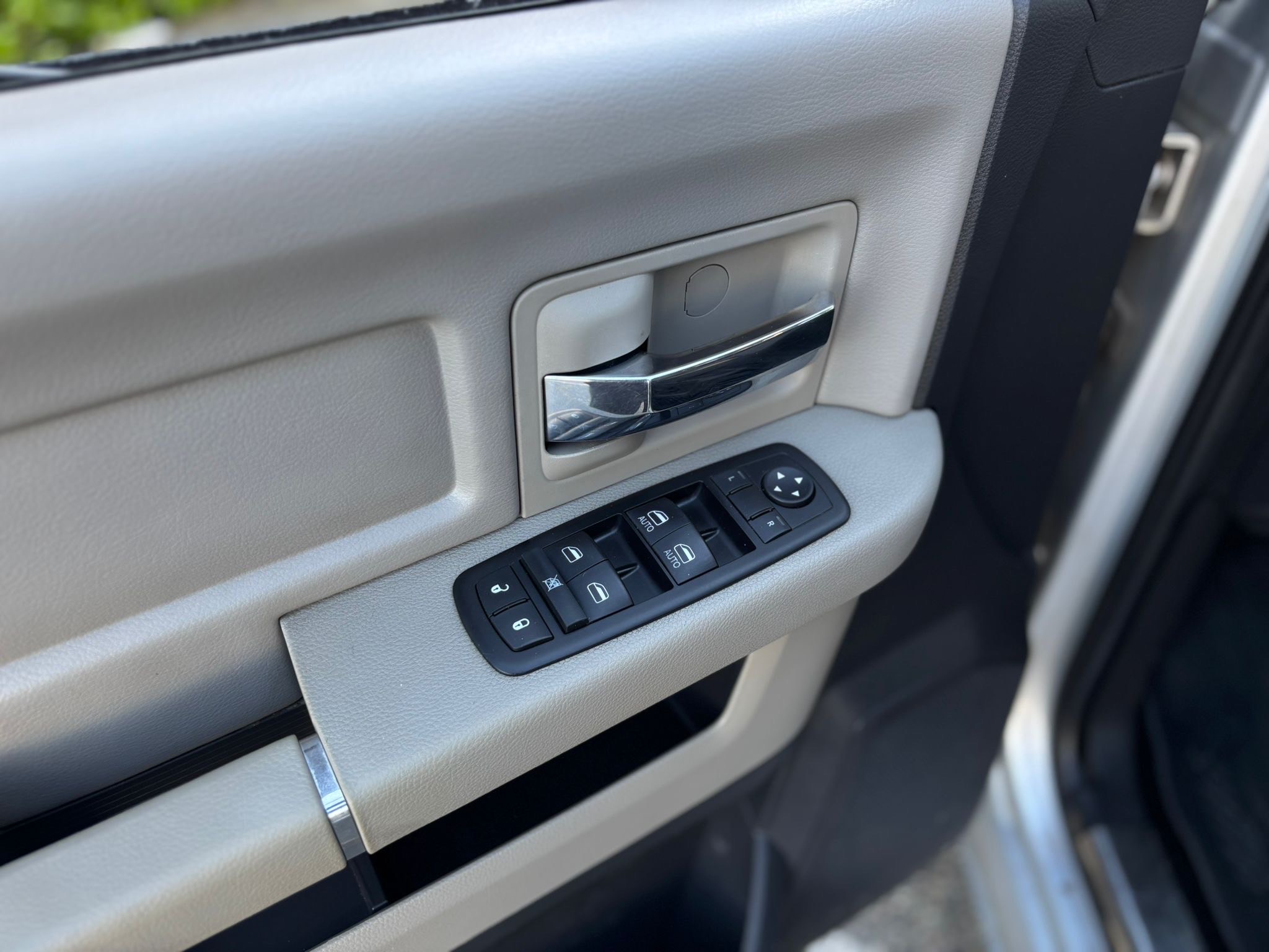 /canwestautoinc/2009-Dodge-Ram1500-21804179583500316.jpg