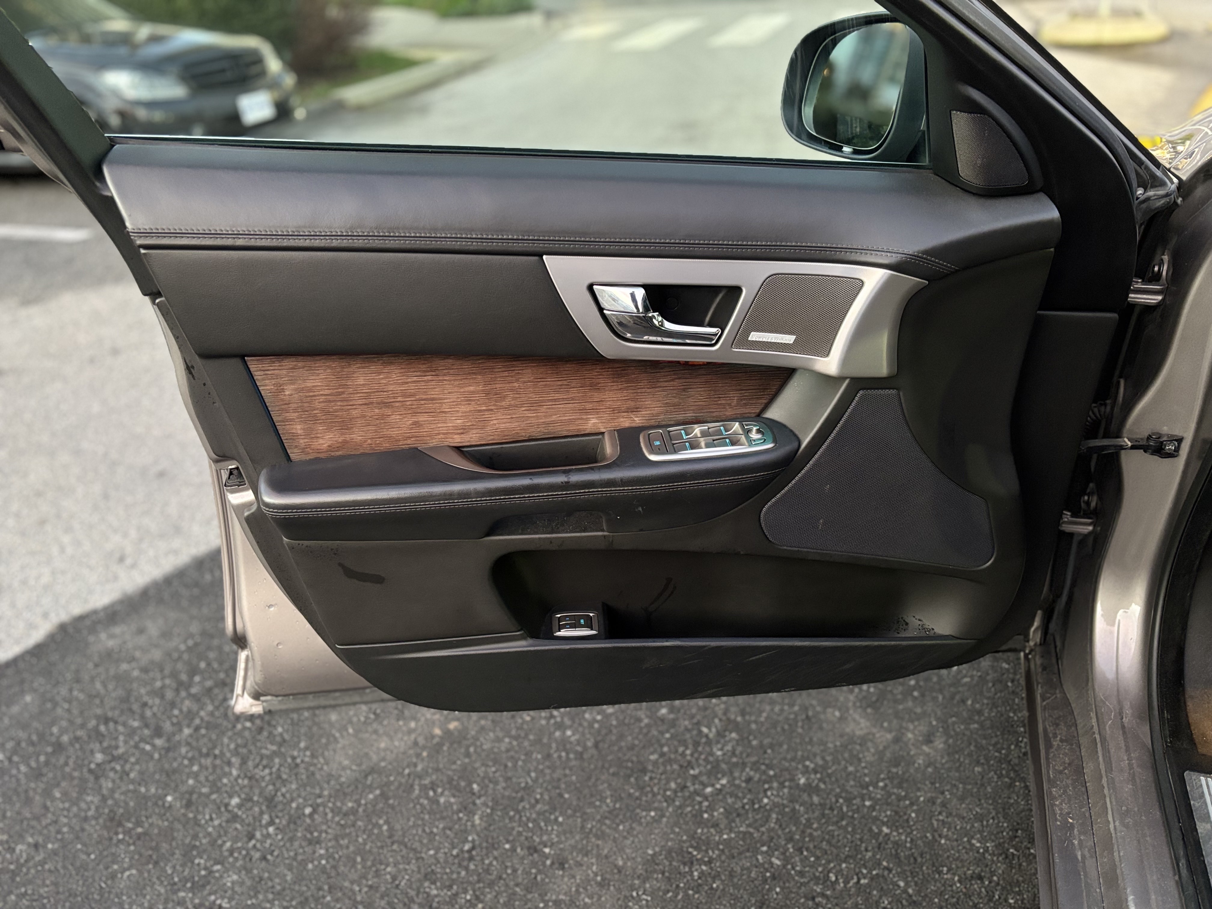 /canwestautoinc/2009-Jaguar-XF-7159119567195973.jpg