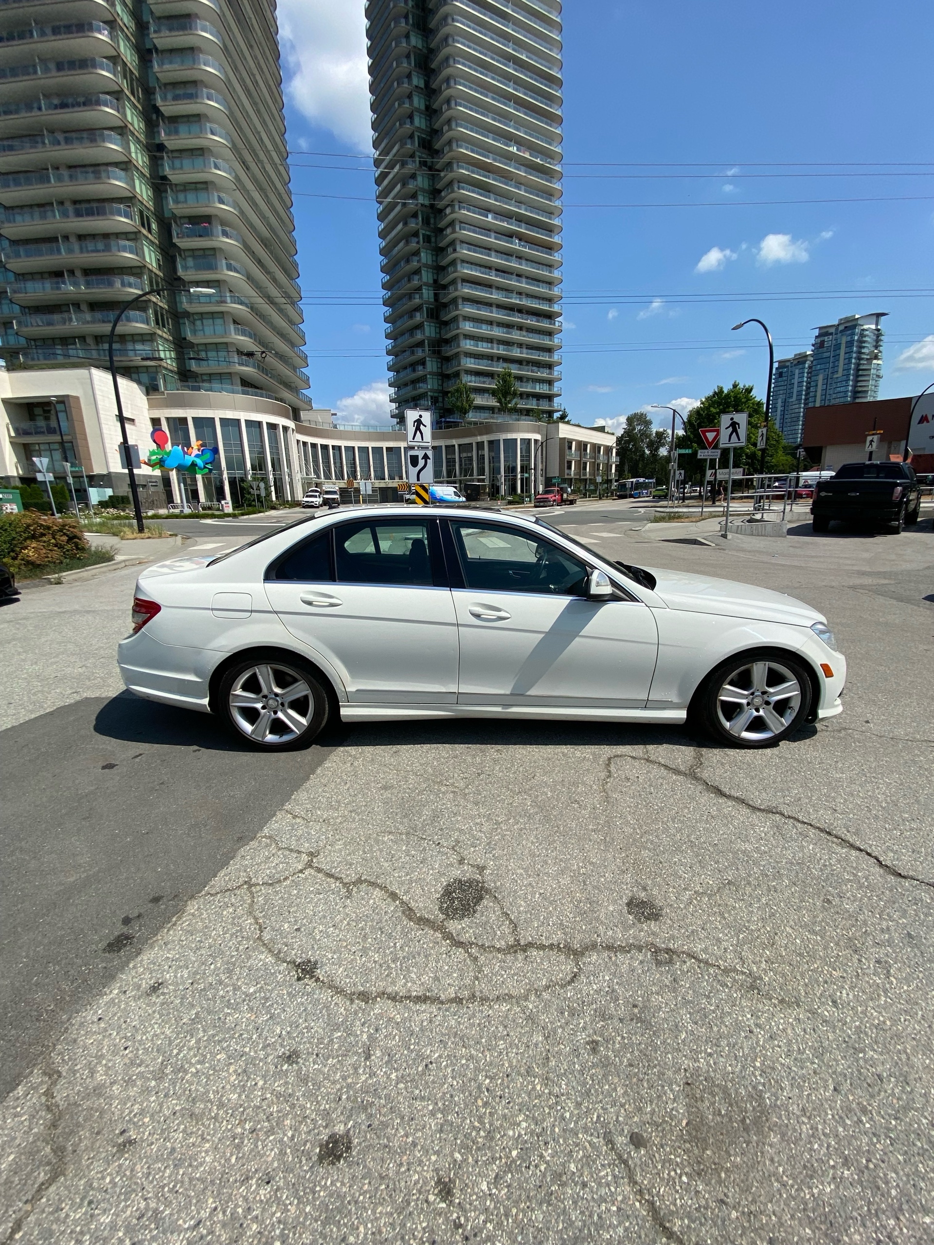 /canwestautoinc/2009-Mercedes-Benz-C-Class-6294176188430112.jpg