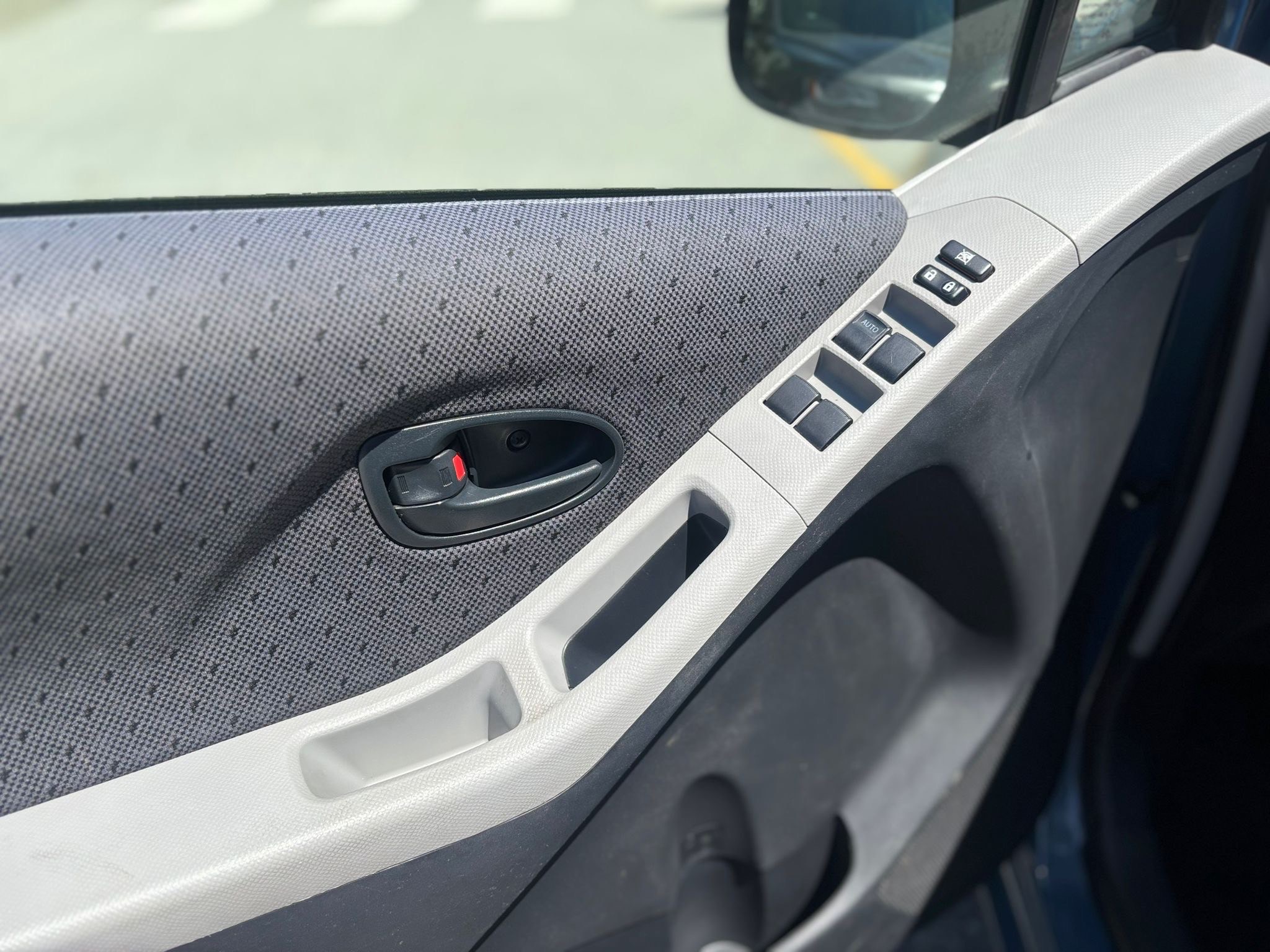 /canwestautoinc/2009-Toyota-Yaris-8225723962185971.jpg