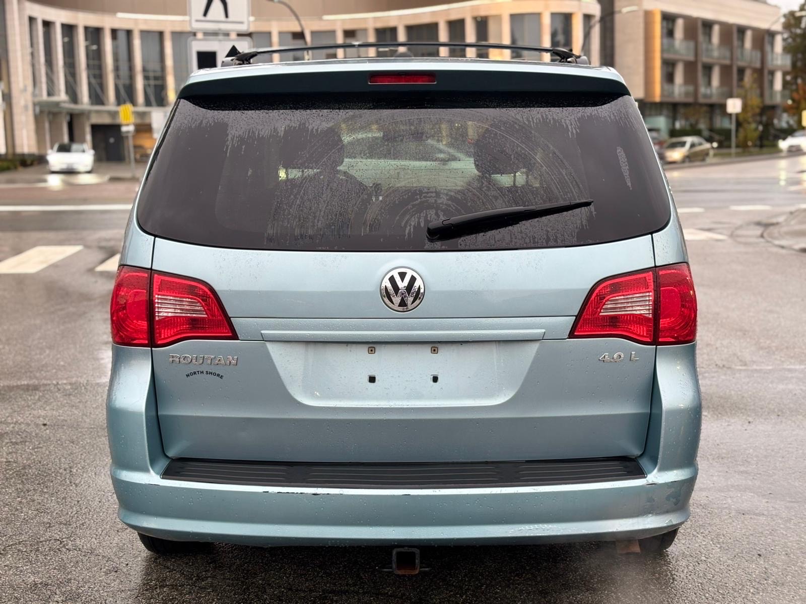 /canwestautoinc/2009-Volkswagen-Routan-2512402077805138.jpg
