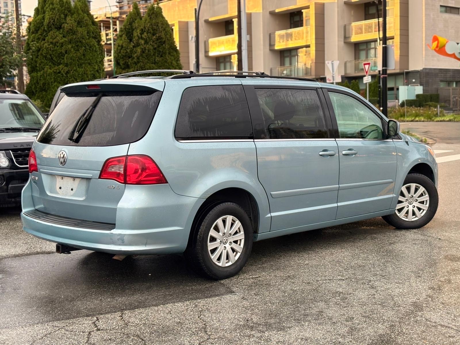 /canwestautoinc/2009-Volkswagen-Routan-2596112416457006.jpg