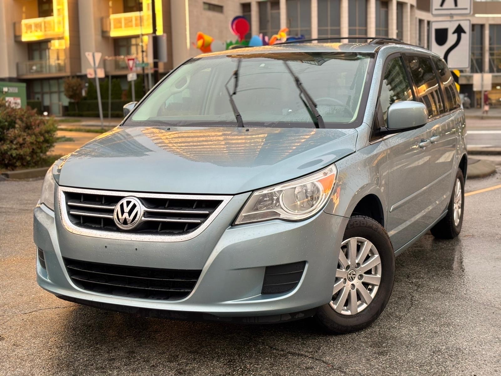 /canwestautoinc/2009-Volkswagen-Routan-6159610362864489.jpg