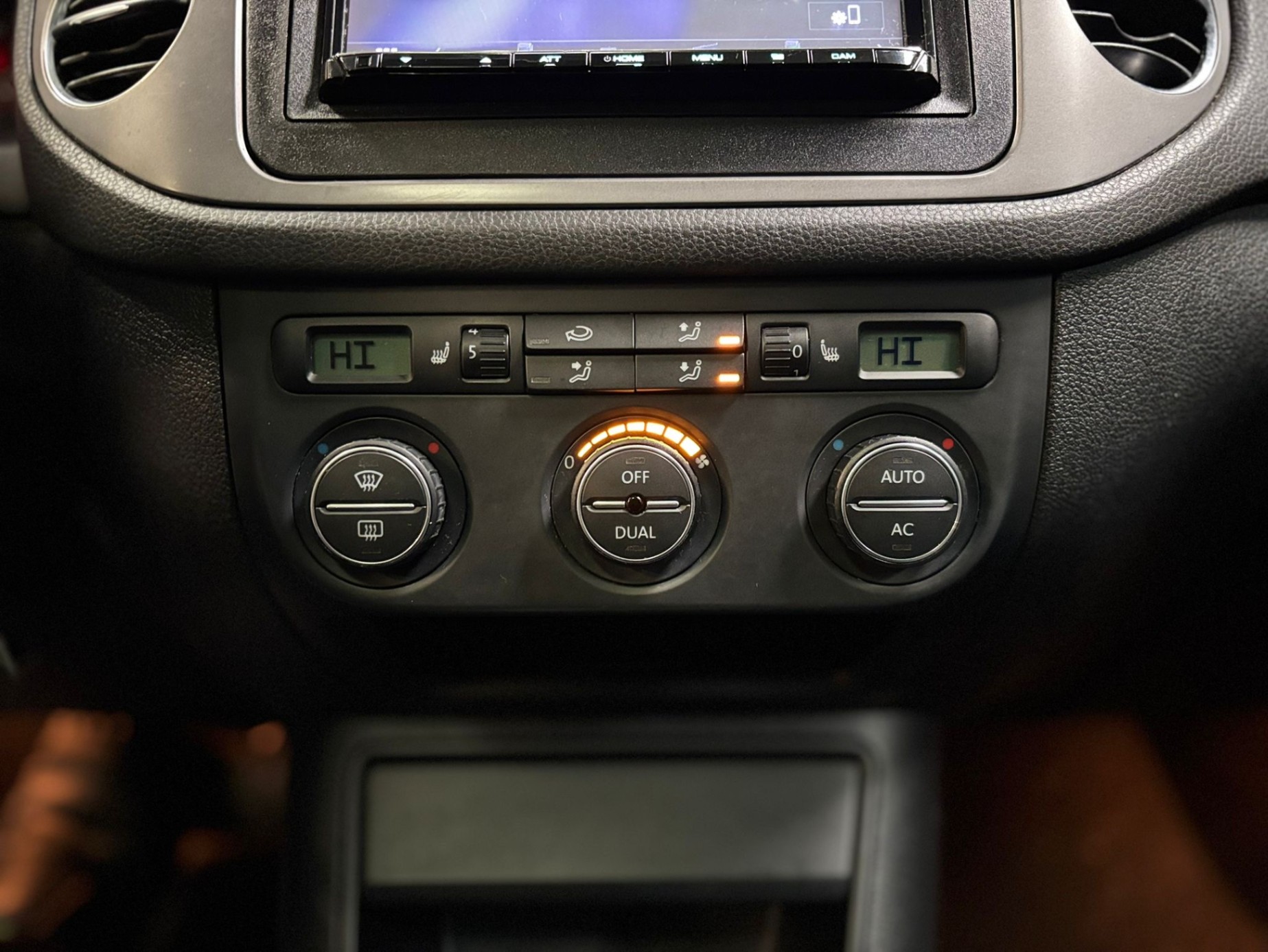 /canwestautoinc/2009-Volkswagen-Tiguan-19068121332372878.jpg