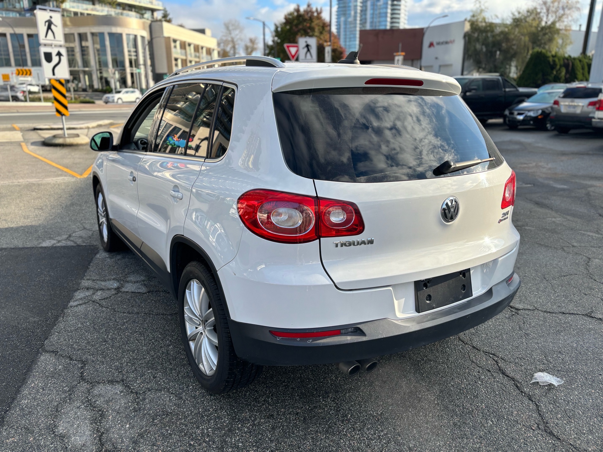 /canwestautoinc/2009-Volkswagen-Tiguan-2475655086814954.jpg