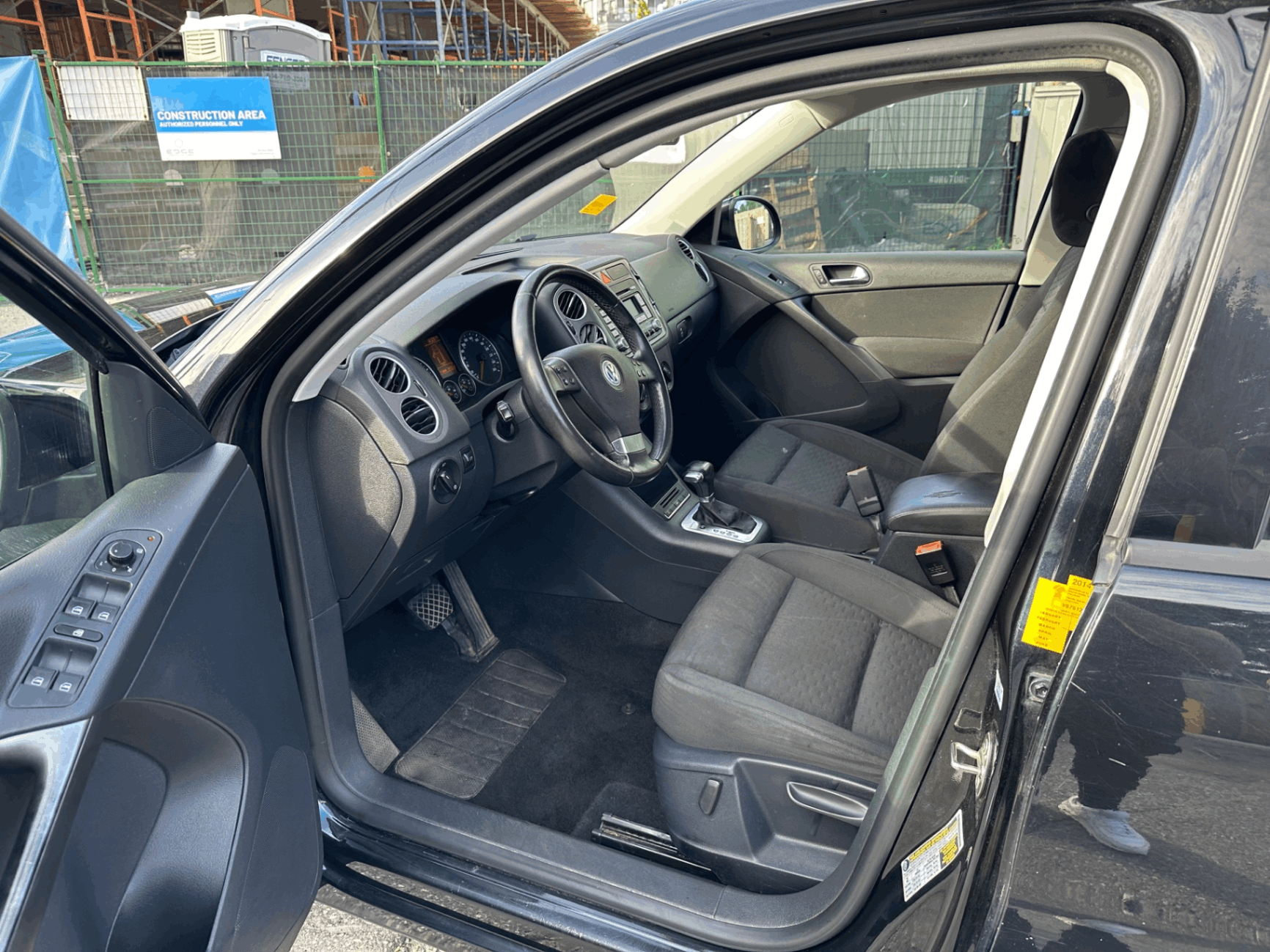 /canwestautoinc/2009-Volkswagen-Tiguan-24903284047875984.jpg