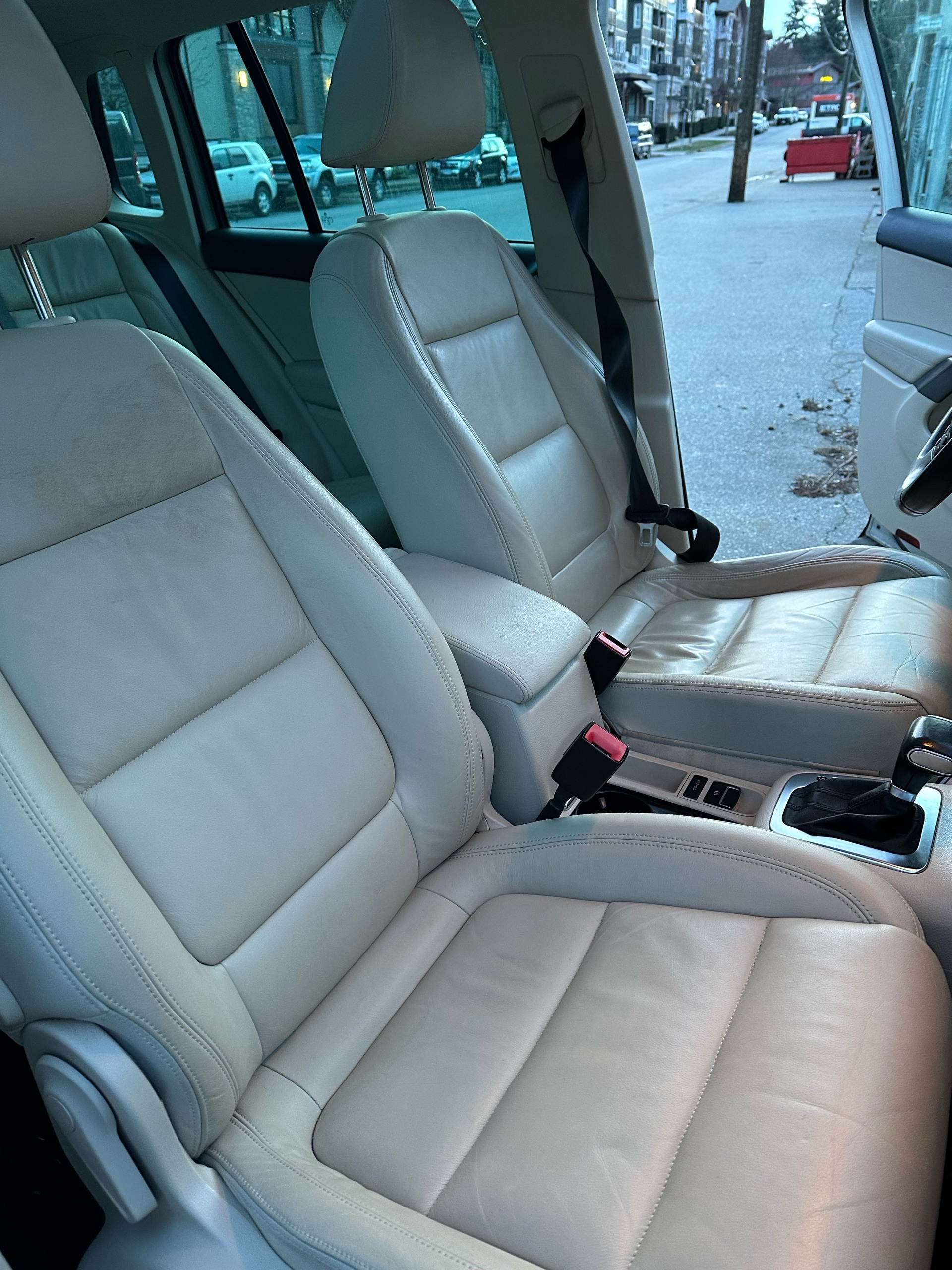 /canwestautoinc/2009-Volkswagen-Tiguan-4238509567571276.jpg