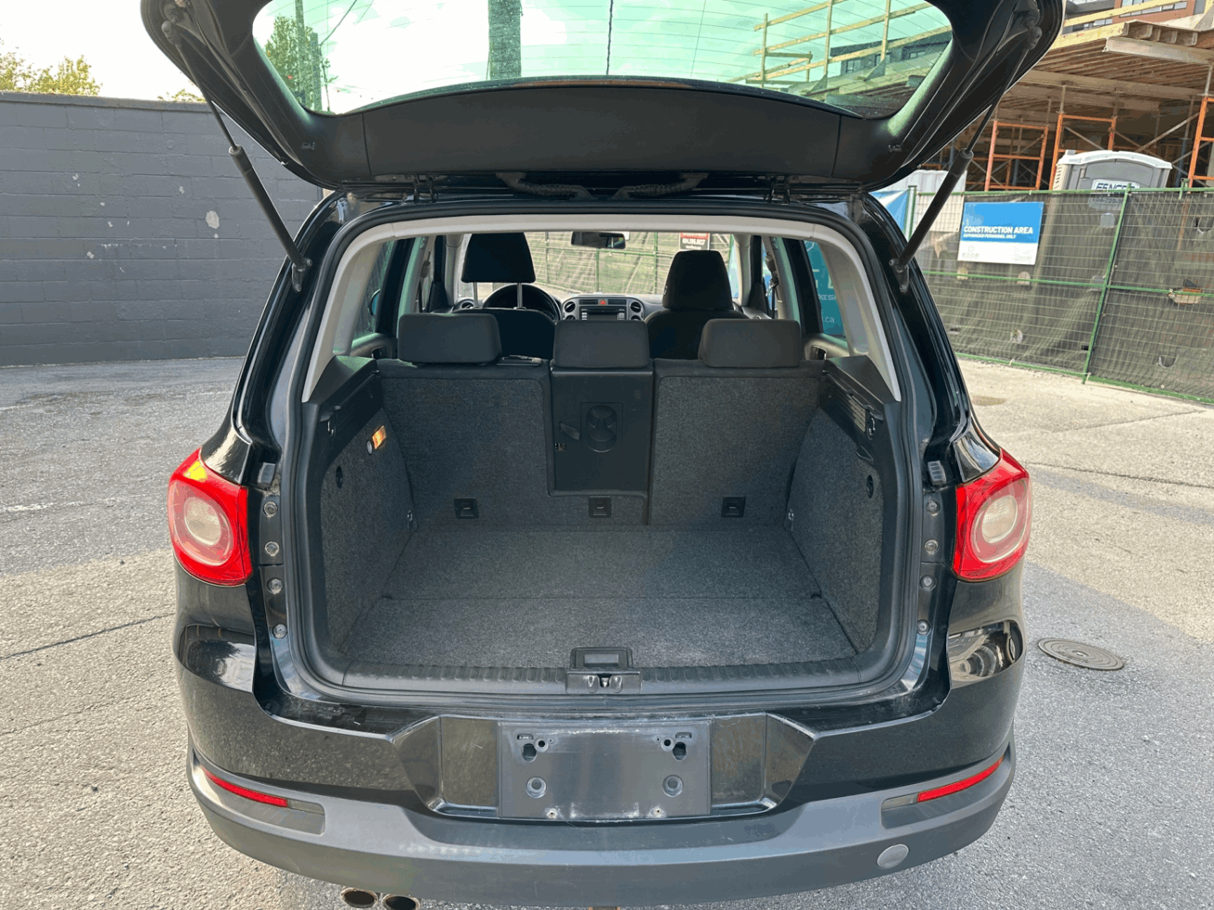 /canwestautoinc/2009-Volkswagen-Tiguan-5142513986424302.jpg