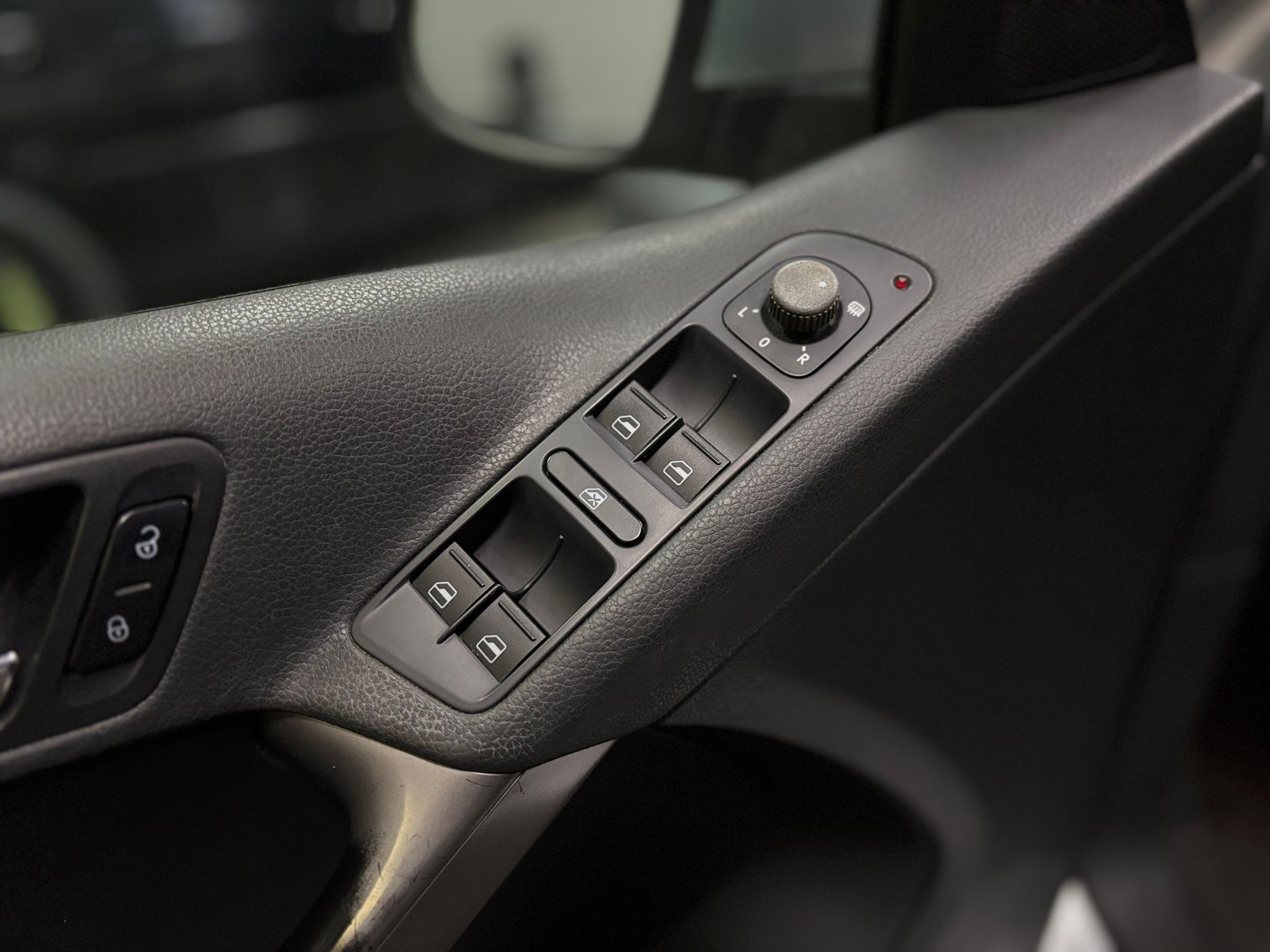 /canwestautoinc/2009-Volkswagen-Tiguan-6732123341838048.jpg