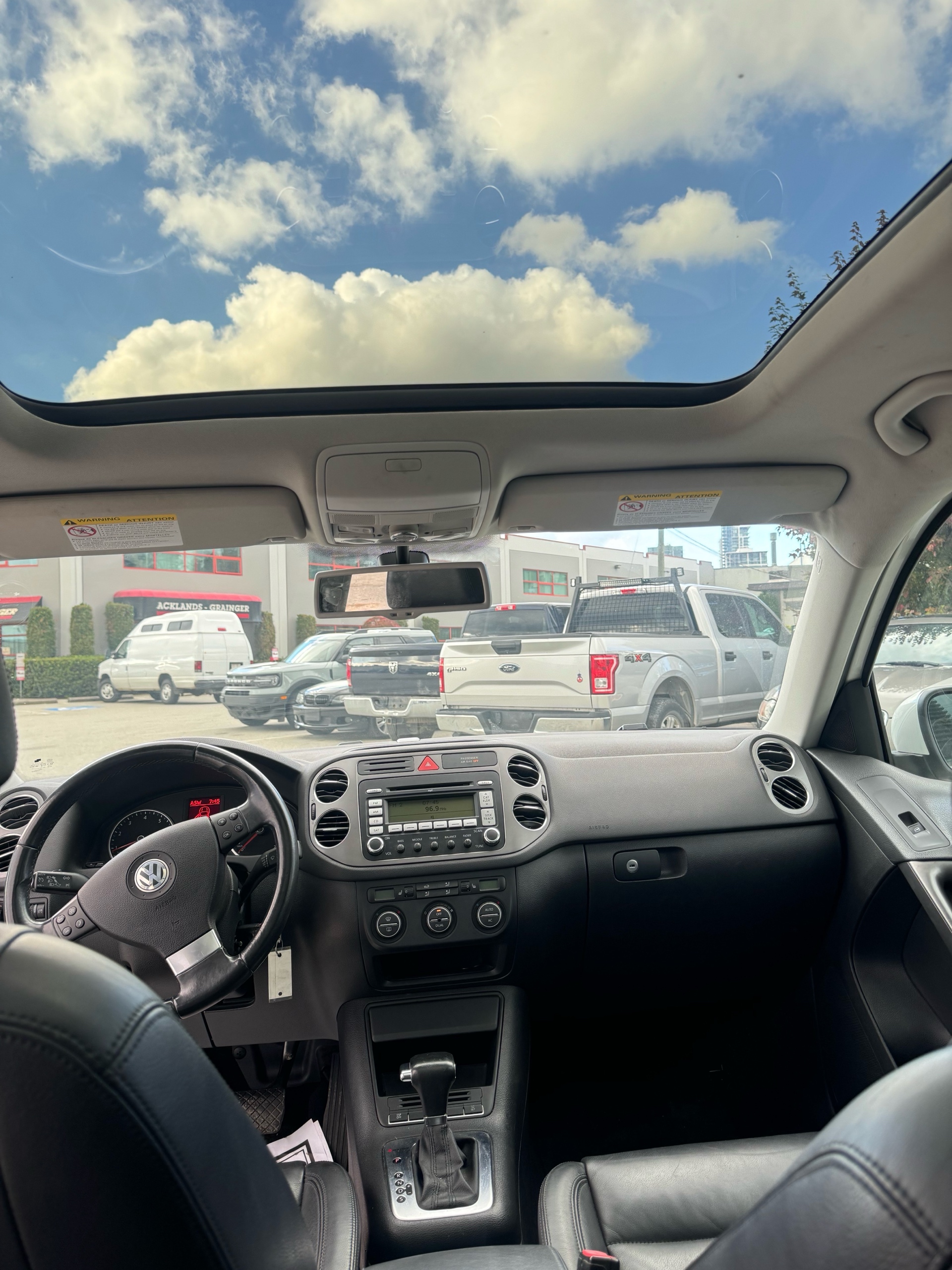 /canwestautoinc/2009-Volkswagen-Tiguan-8082268340931893.jpg