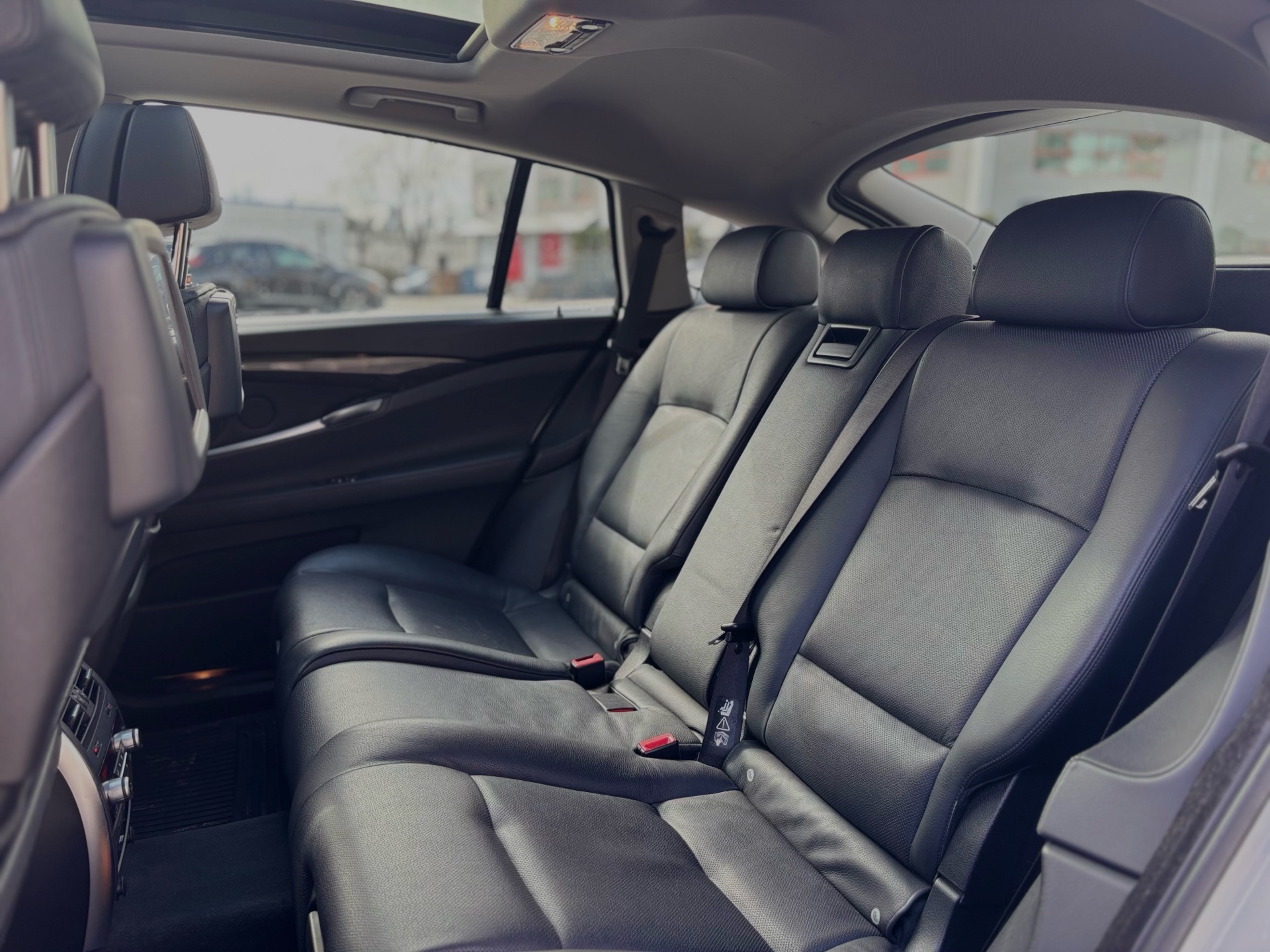 /canwestautoinc/2010-BMW-5Series-47119122035877226.jpg