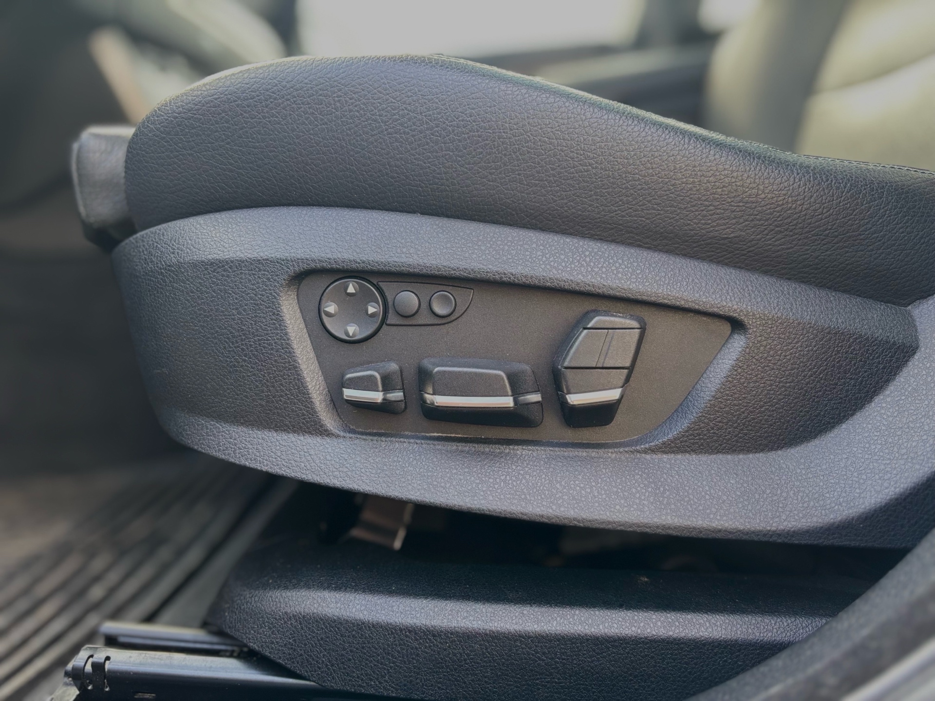 /canwestautoinc/2010-BMW-5Series-49093914509695913.jpg