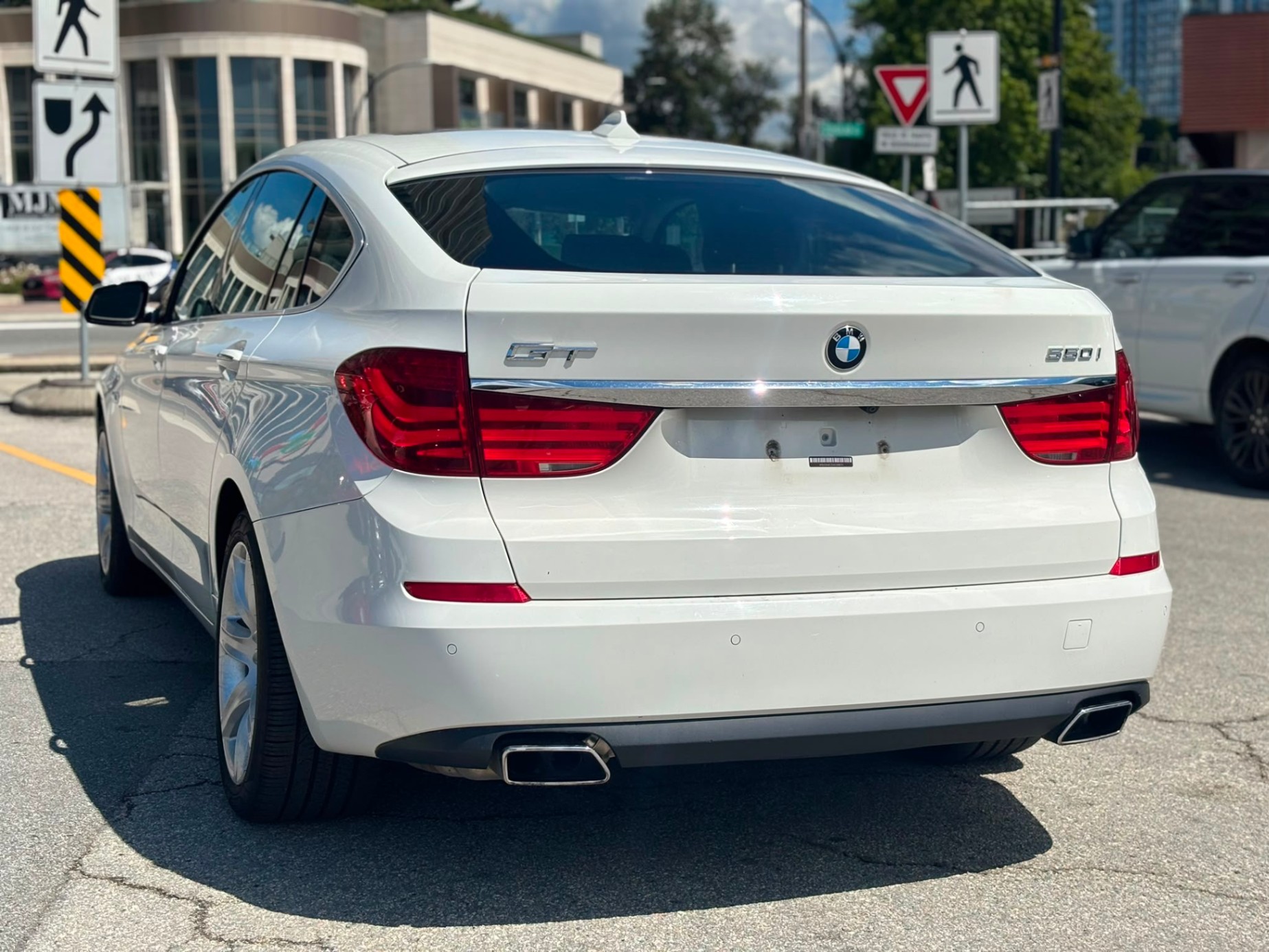 /canwestautoinc/2010-BMW-5Series-658225950225588.jpg