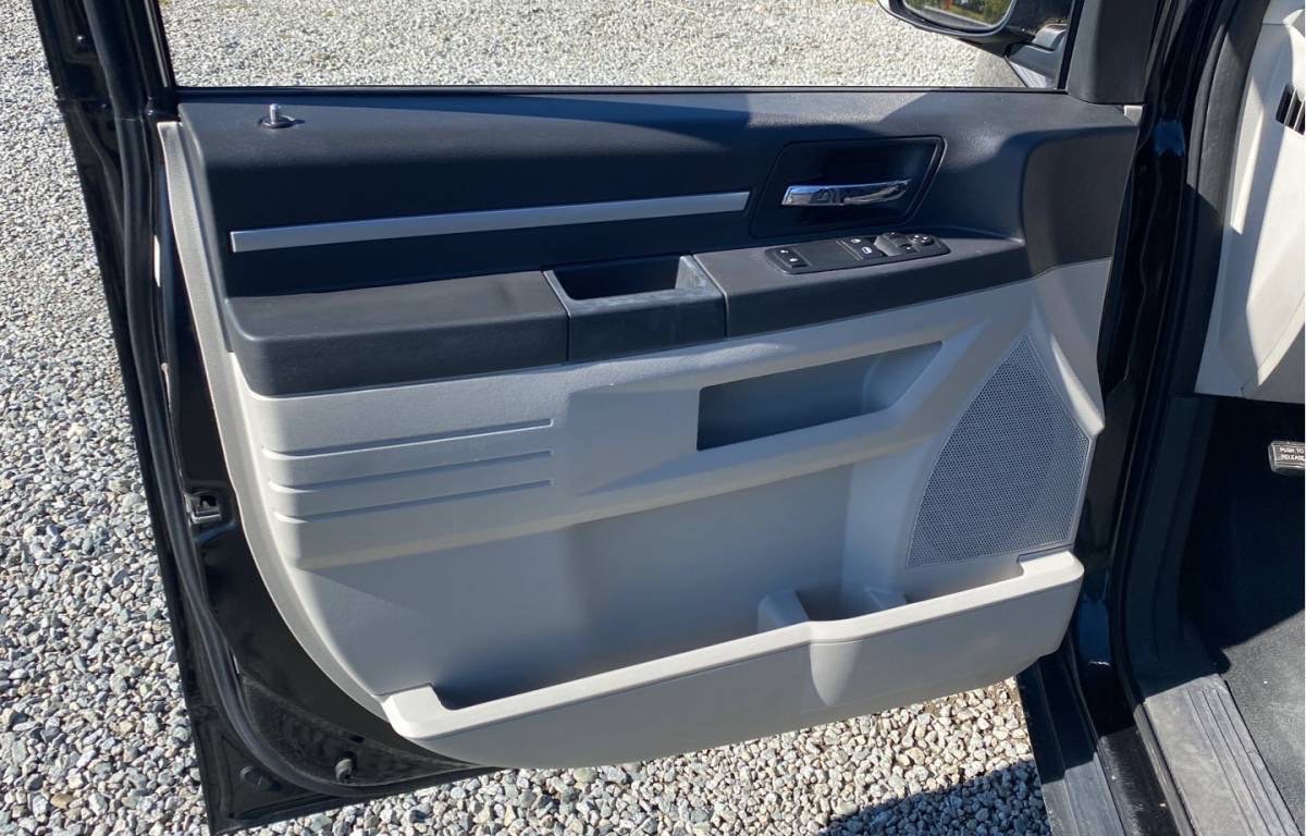 /canwestautoinc/2010-Dodge-GrandCaravan-7346567943167712.jpg