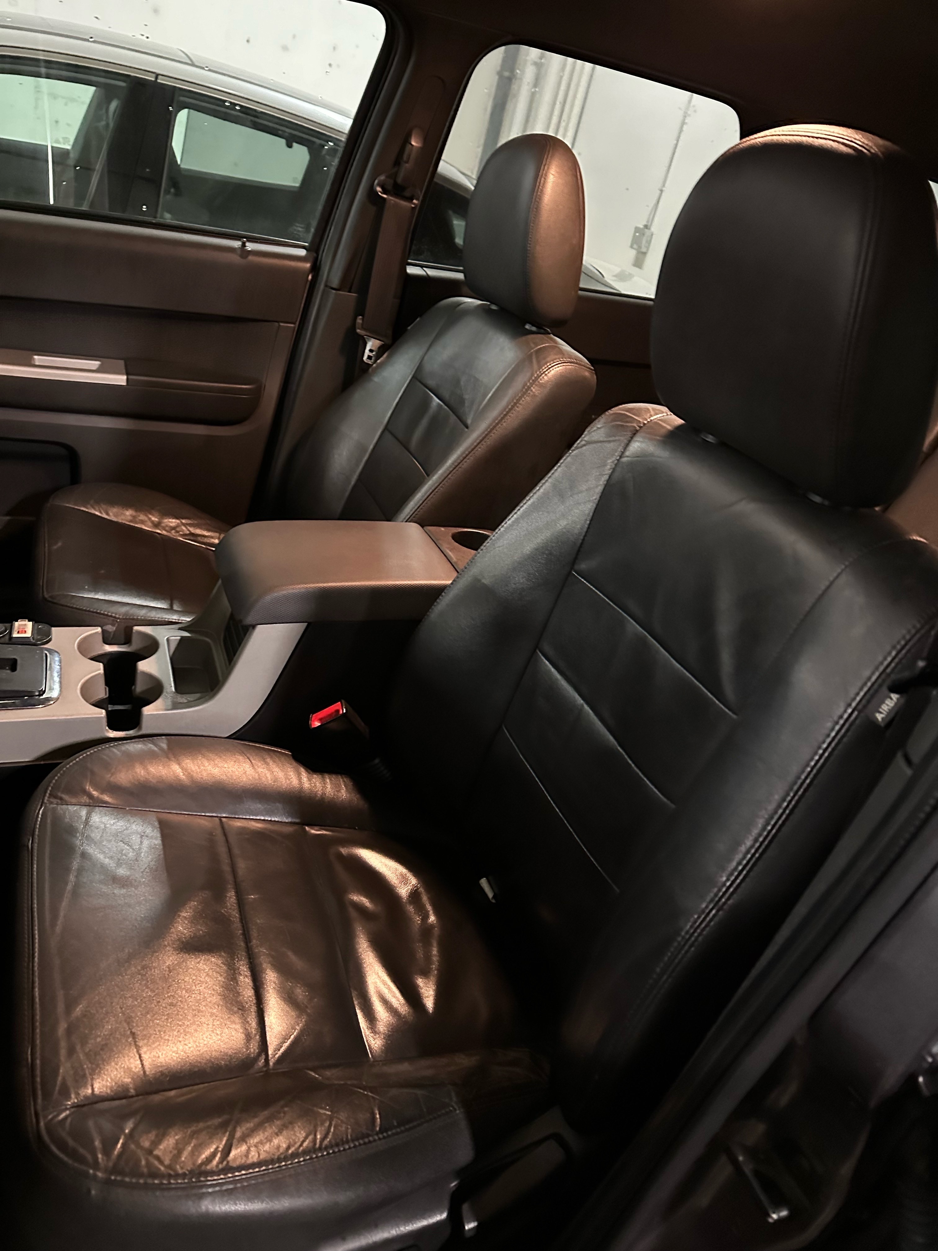 /canwestautoinc/2010-Ford-Escape-6135781518223151.jpg