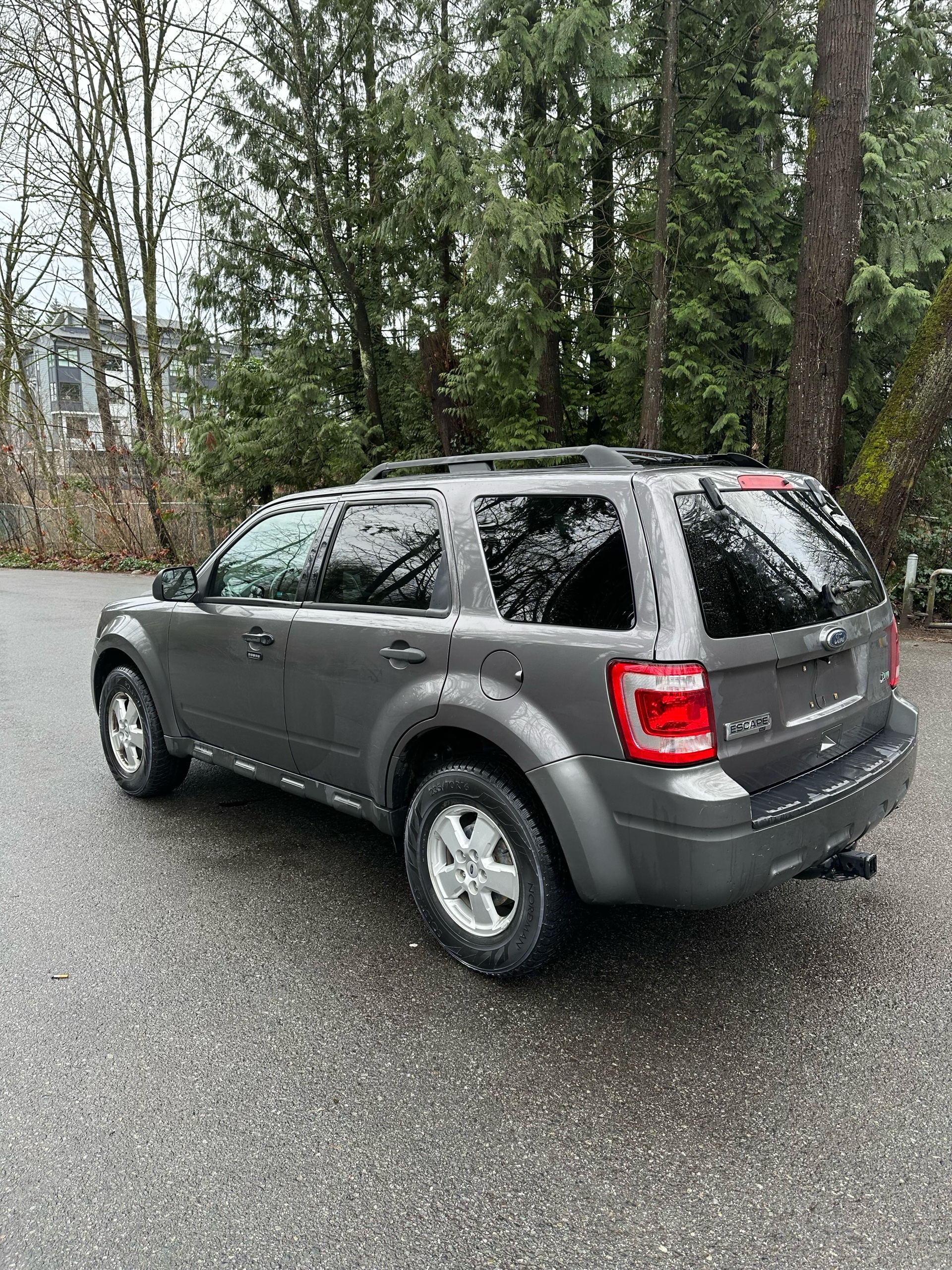 /canwestautoinc/2010-Ford-Escape-8746653098115782.jpg