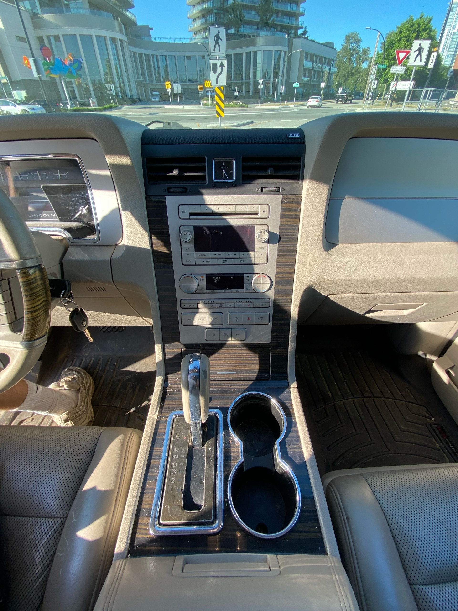 /canwestautoinc/2010-Lincoln-Navigator-5358644795722873.jpg