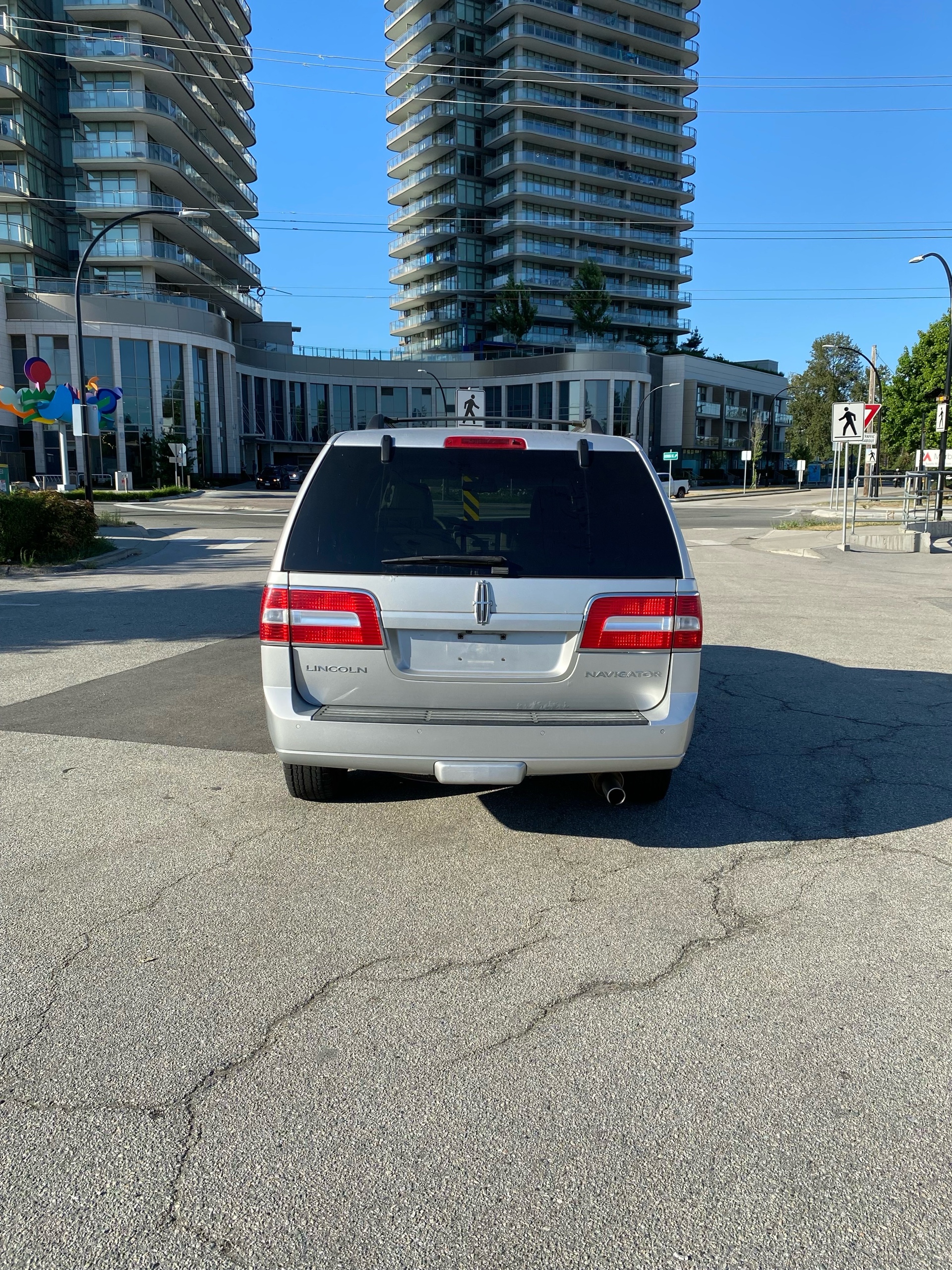 /canwestautoinc/2010-Lincoln-Navigator-5503867565566538.jpg