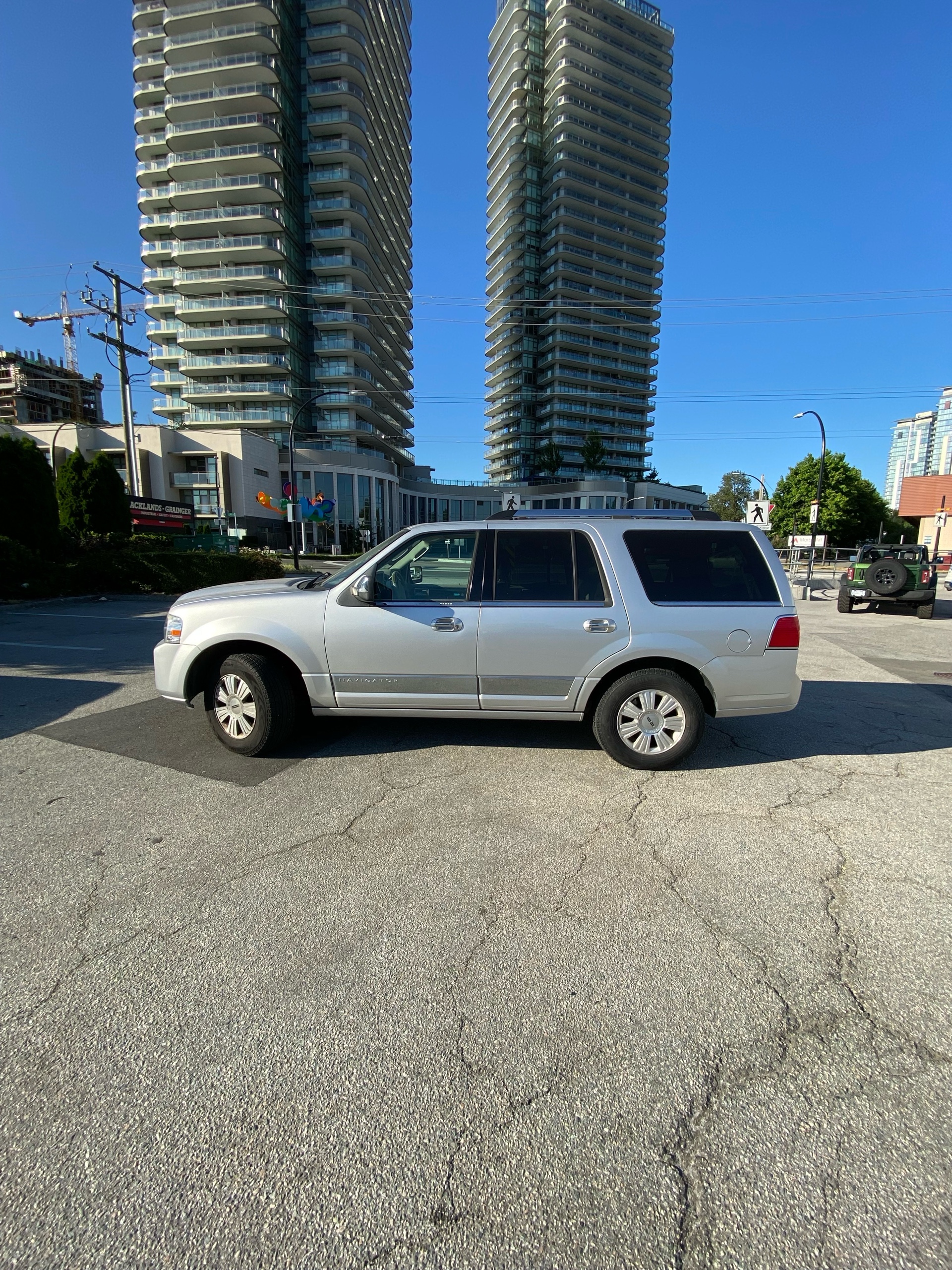 /canwestautoinc/2010-Lincoln-Navigator-5914735392473109.jpg