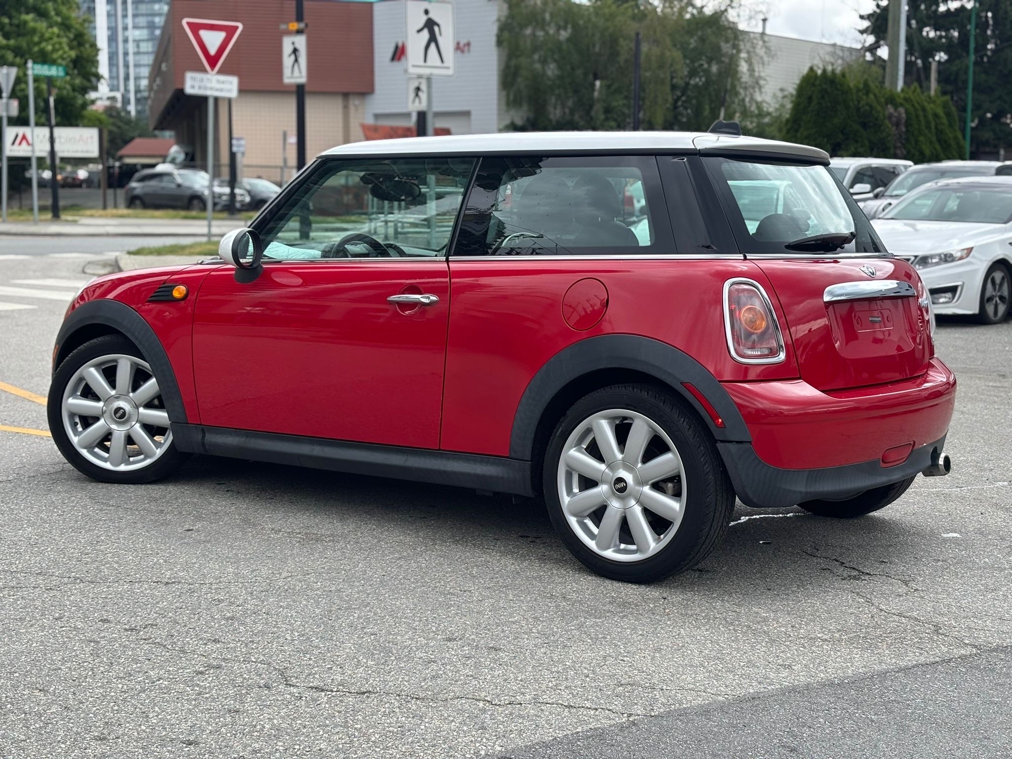 /canwestautoinc/2010-MINI-CooperHardtop-028100714049744235.jpg