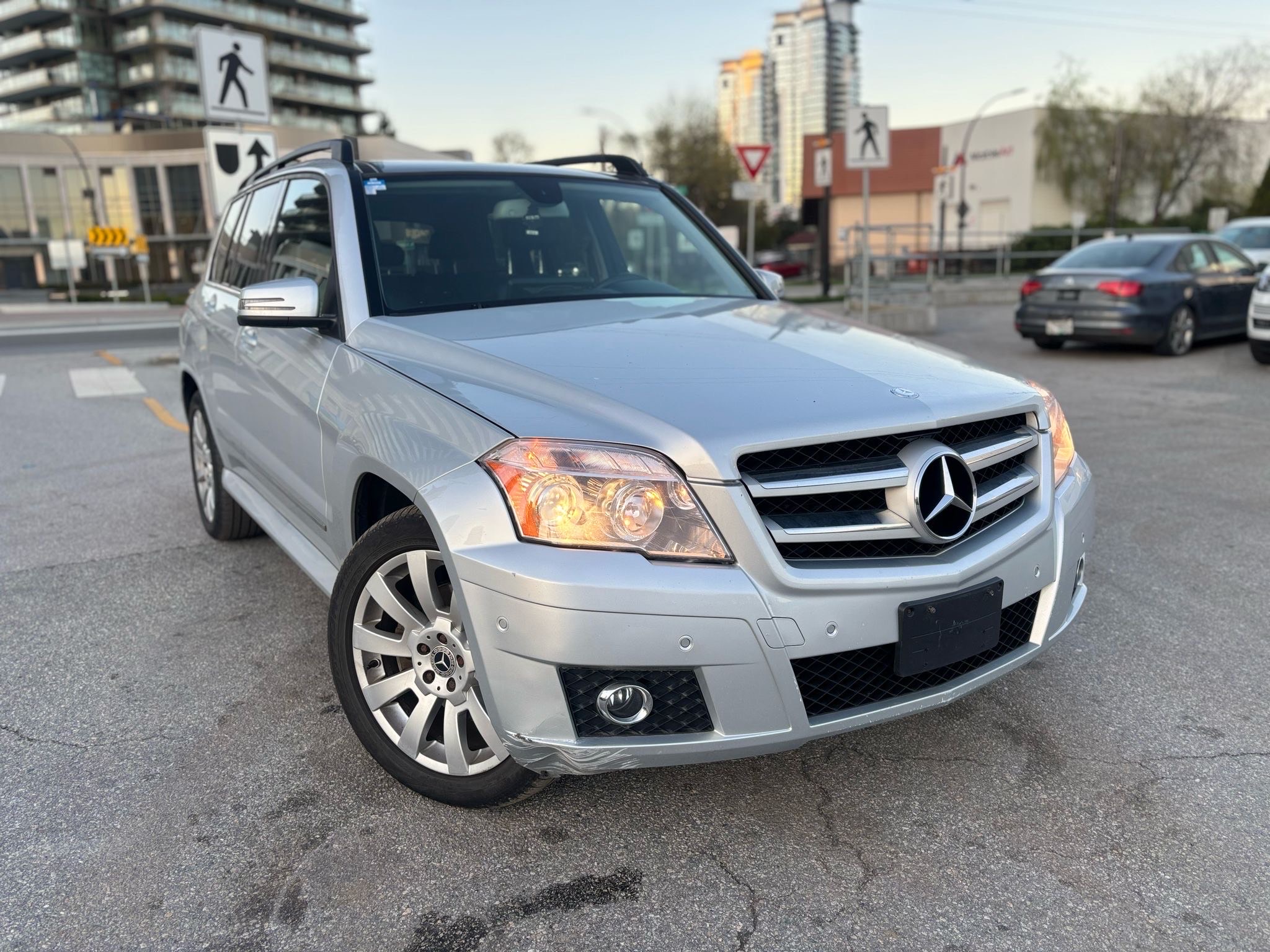 /canwestautoinc/2010-Mercedes-Benz-GLK-Class-7085683305526289.jpg