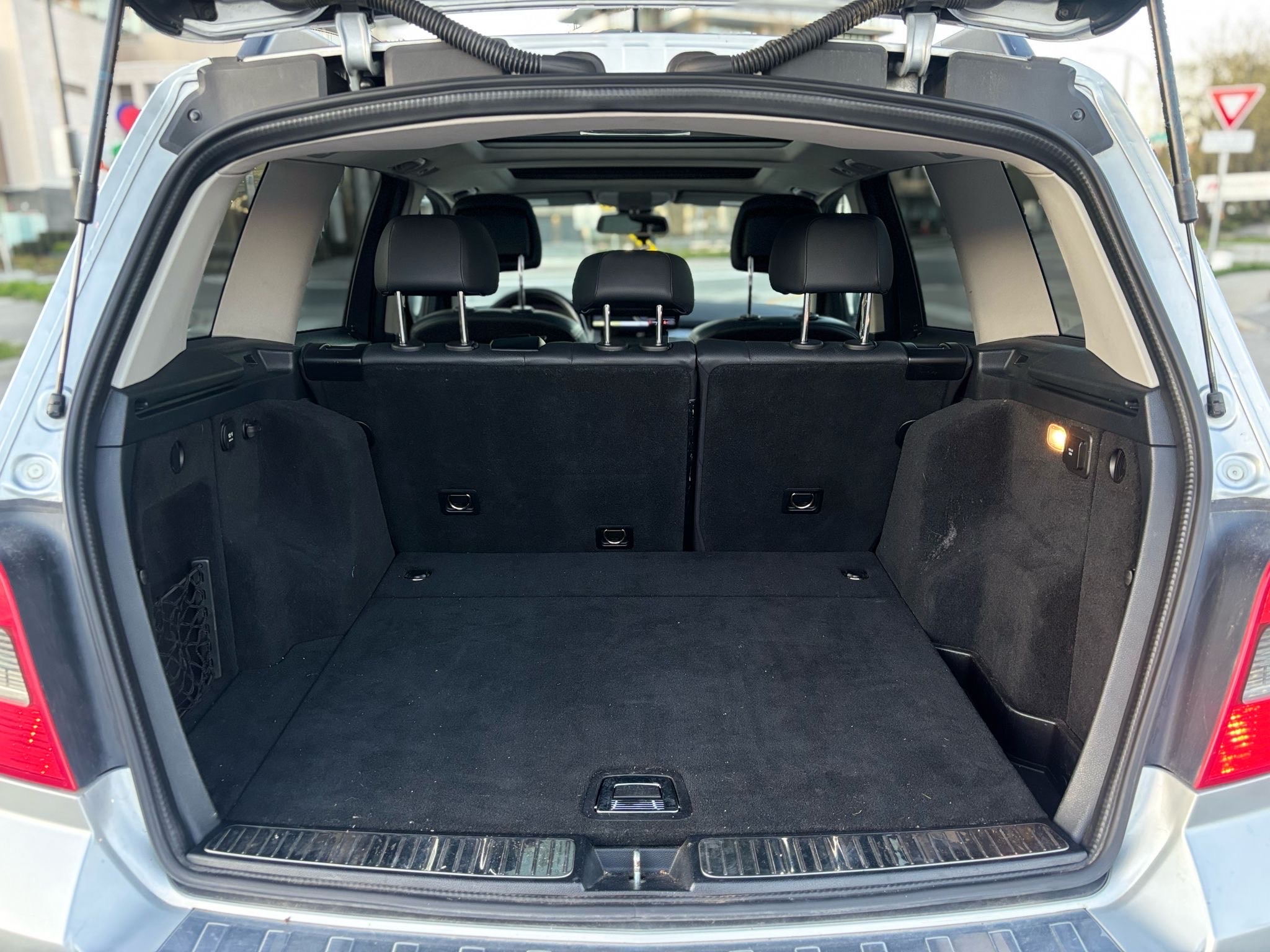 /canwestautoinc/2010-Mercedes-Benz-GLK-Class-7801758257595584.jpg