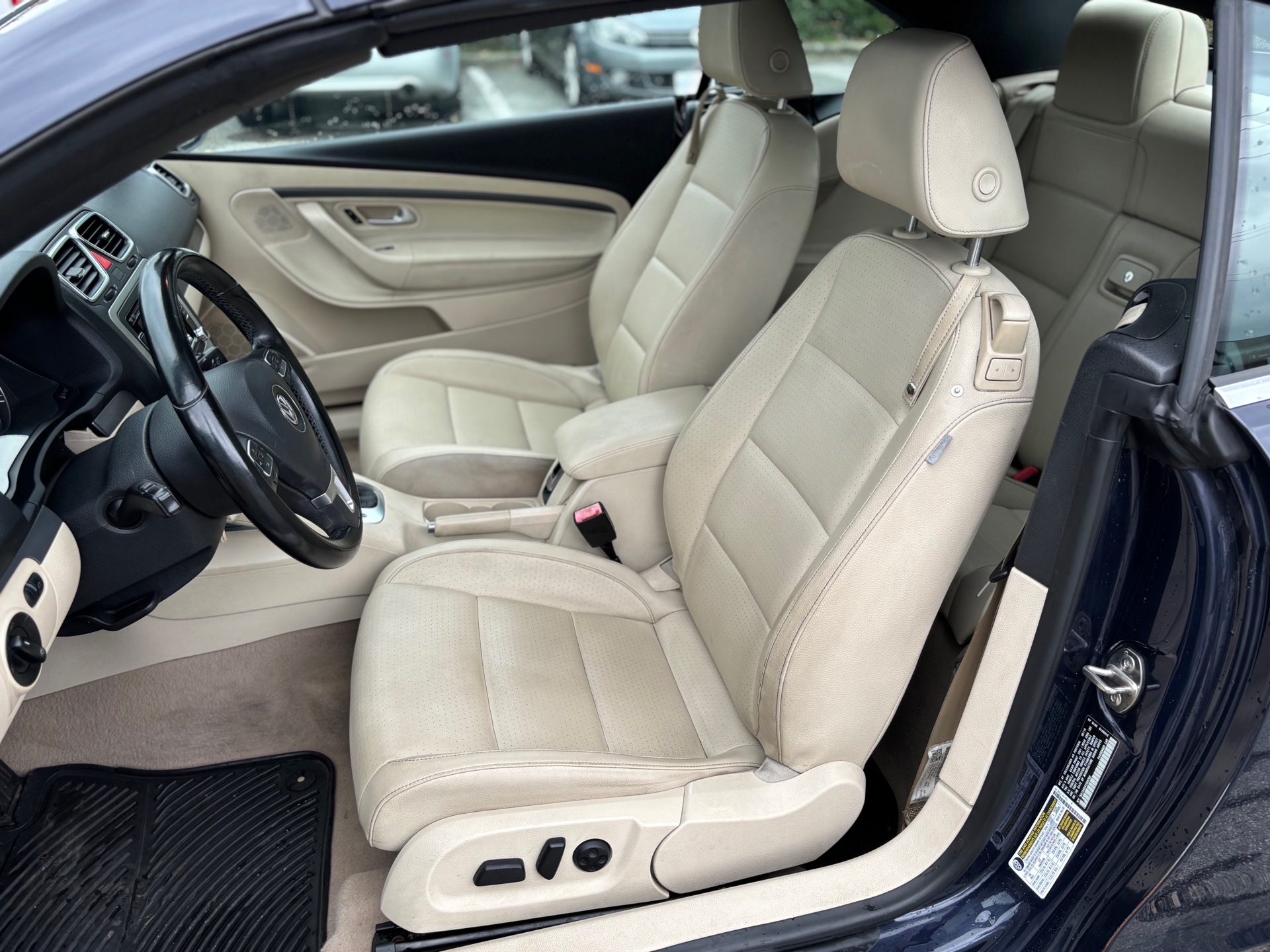 /canwestautoinc/2010-Volkswagen-Eos-3188893178964094.jpg