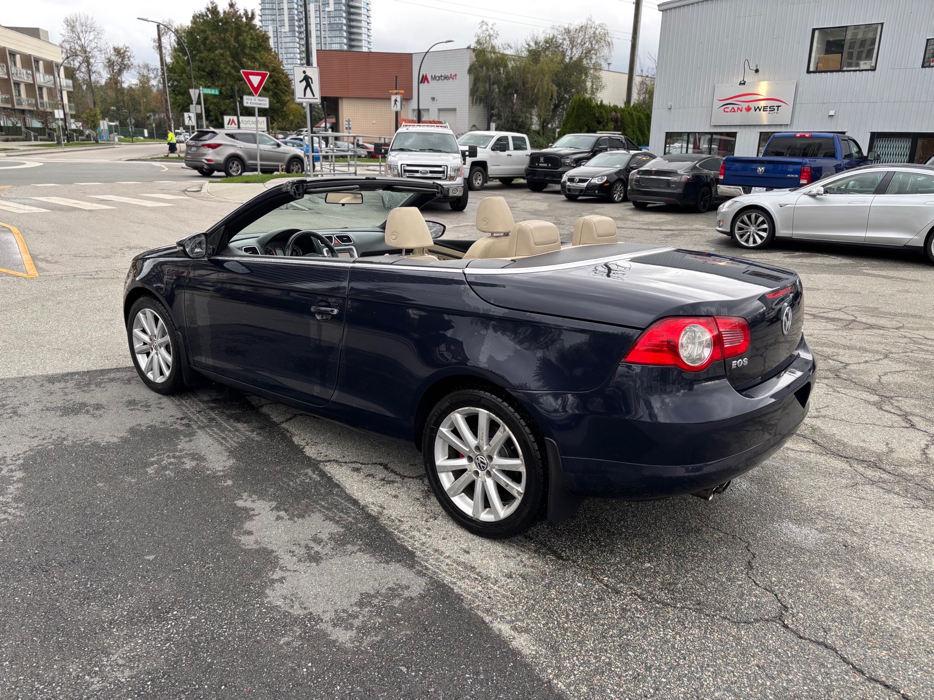 /canwestautoinc/2010-Volkswagen-Eos-8279124155869957.jpg