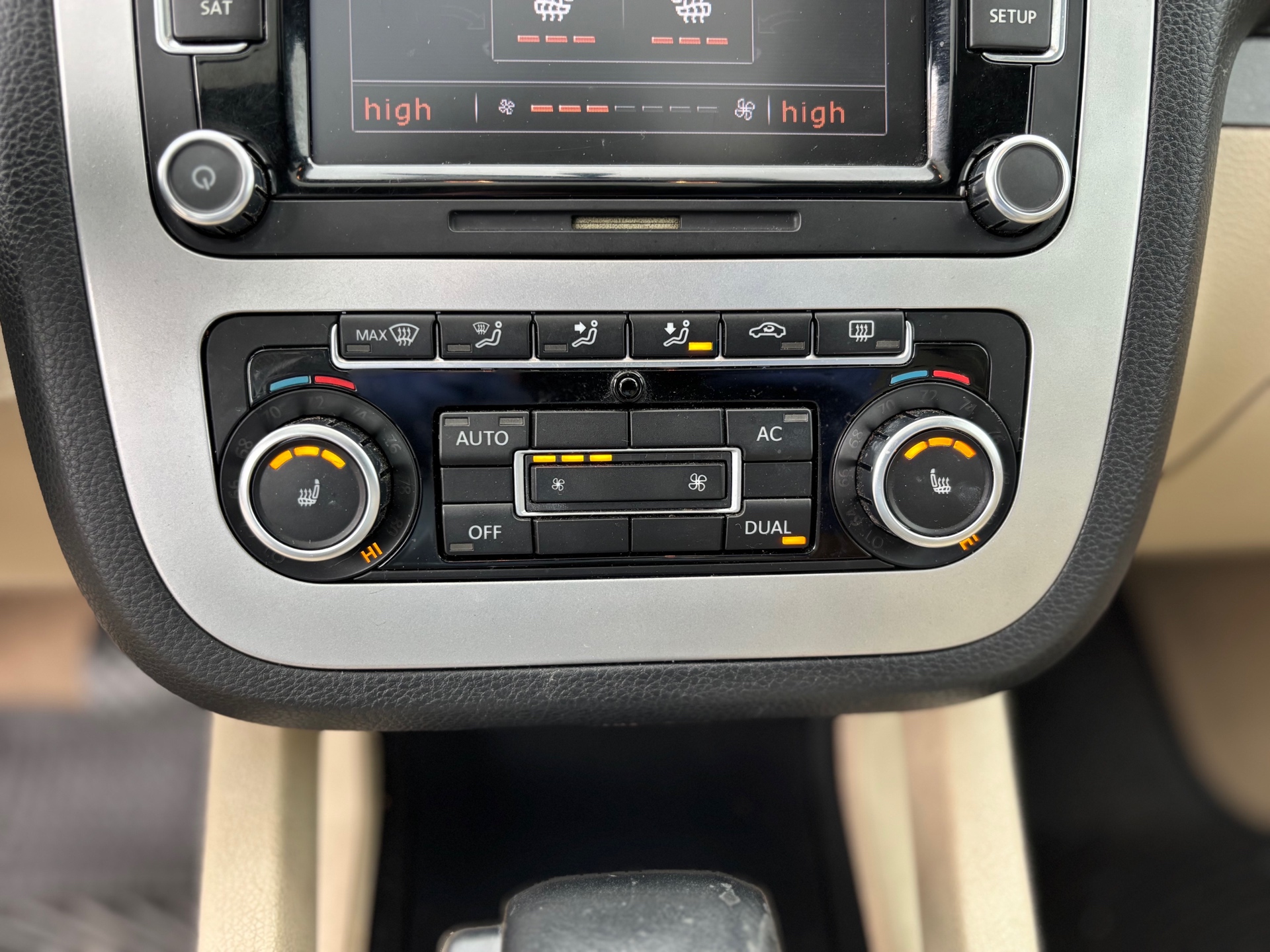 /canwestautoinc/2010-Volkswagen-Eos-9259038907567543.jpg