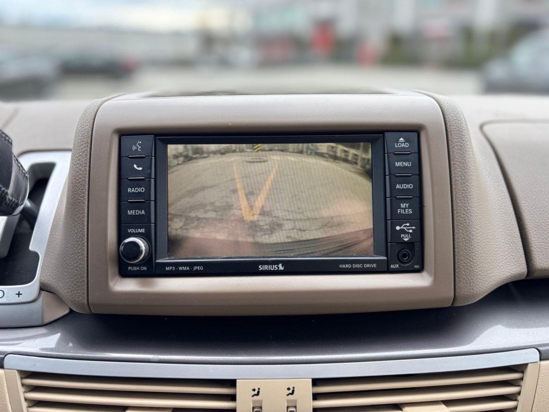 /canwestautoinc/2010-Volkswagen-Routan-07985110133213214.jpg