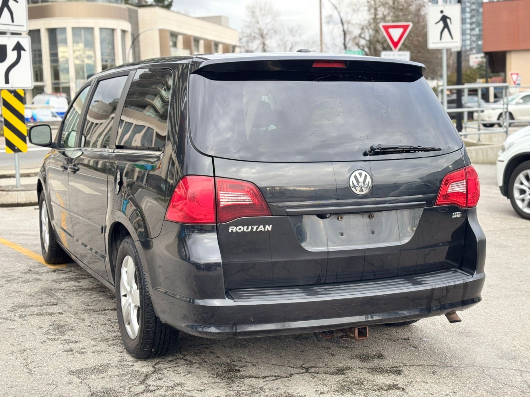 /canwestautoinc/2010-Volkswagen-Routan-15313048978191102.jpg