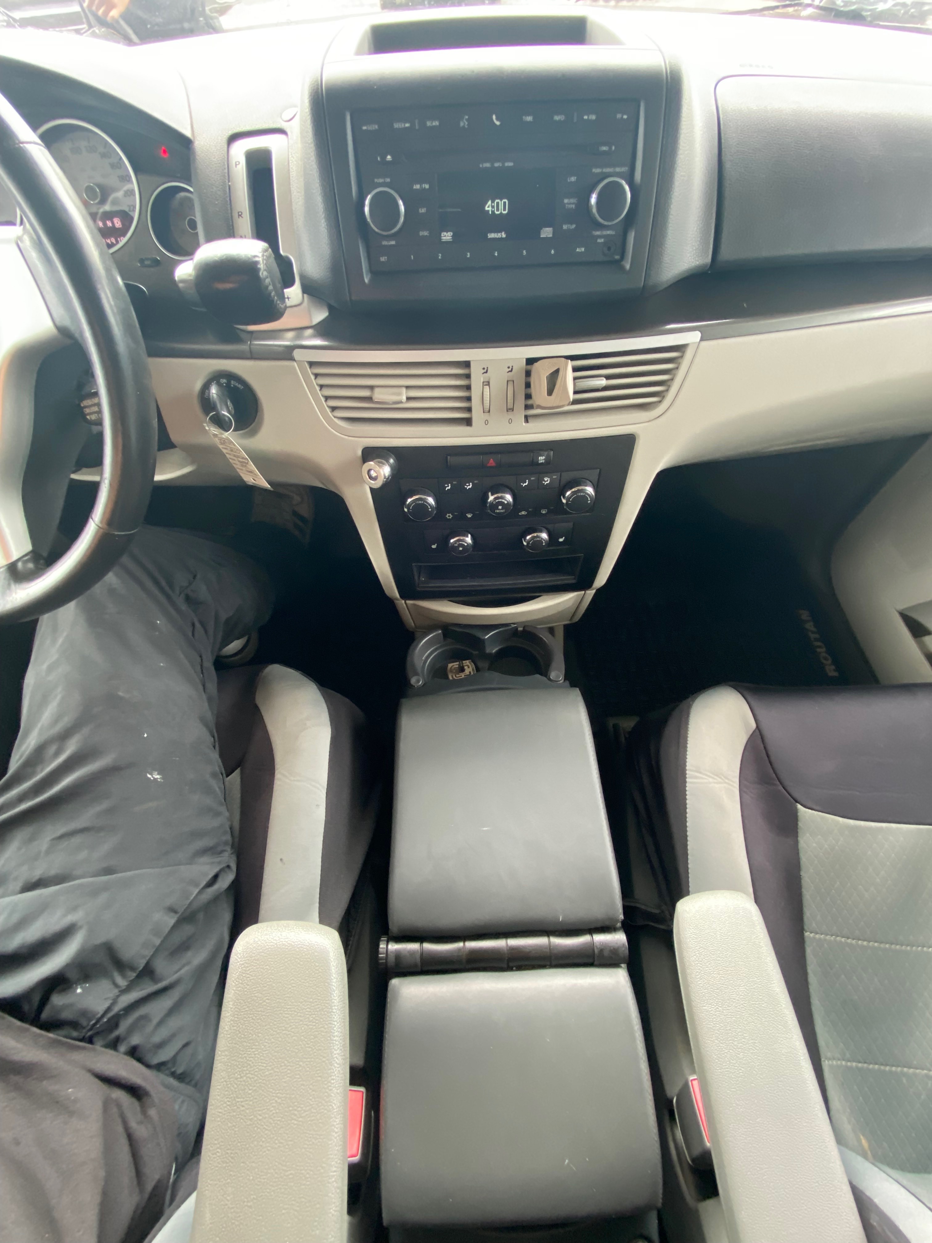 /canwestautoinc/2010-Volkswagen-Routan-29160940766204124.jpg