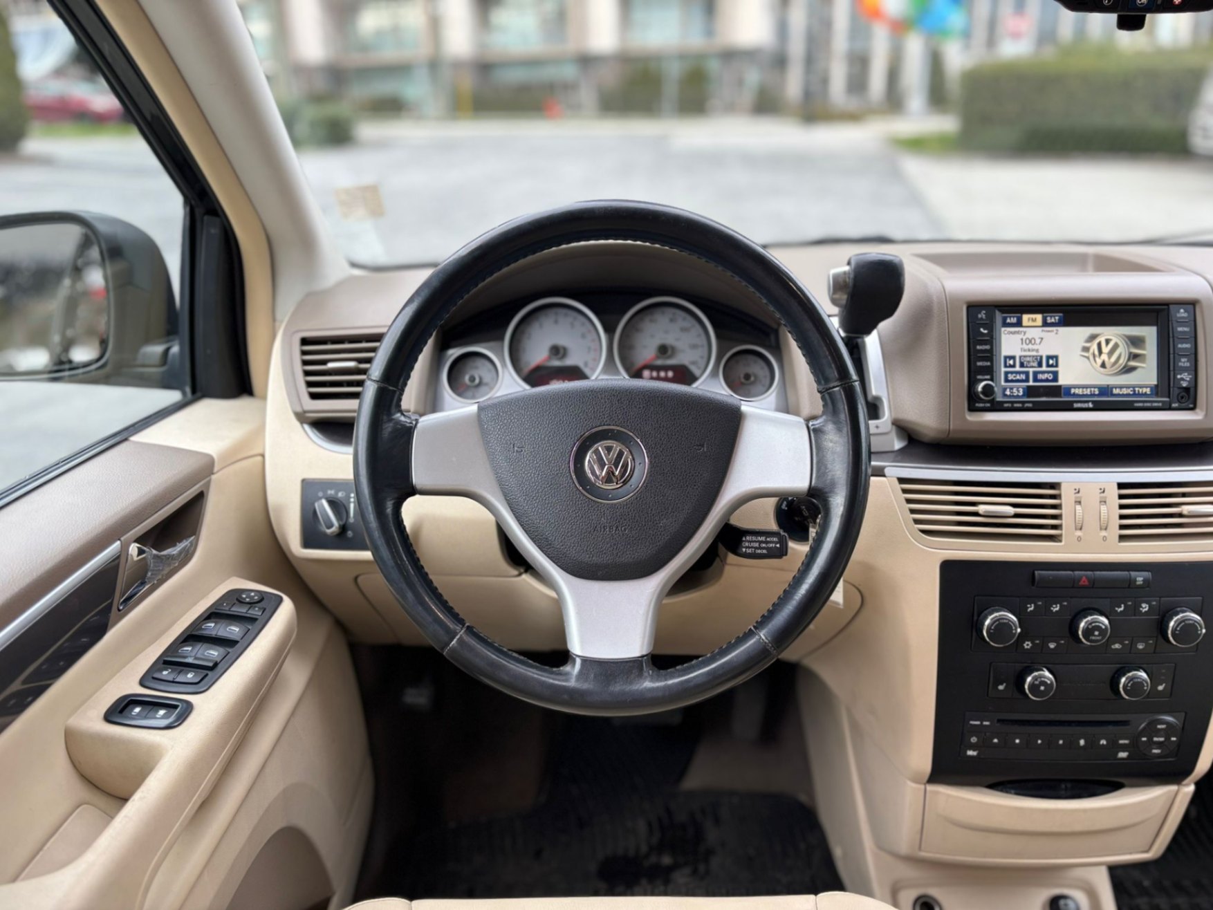 /canwestautoinc/2010-Volkswagen-Routan-350781546639513.jpg