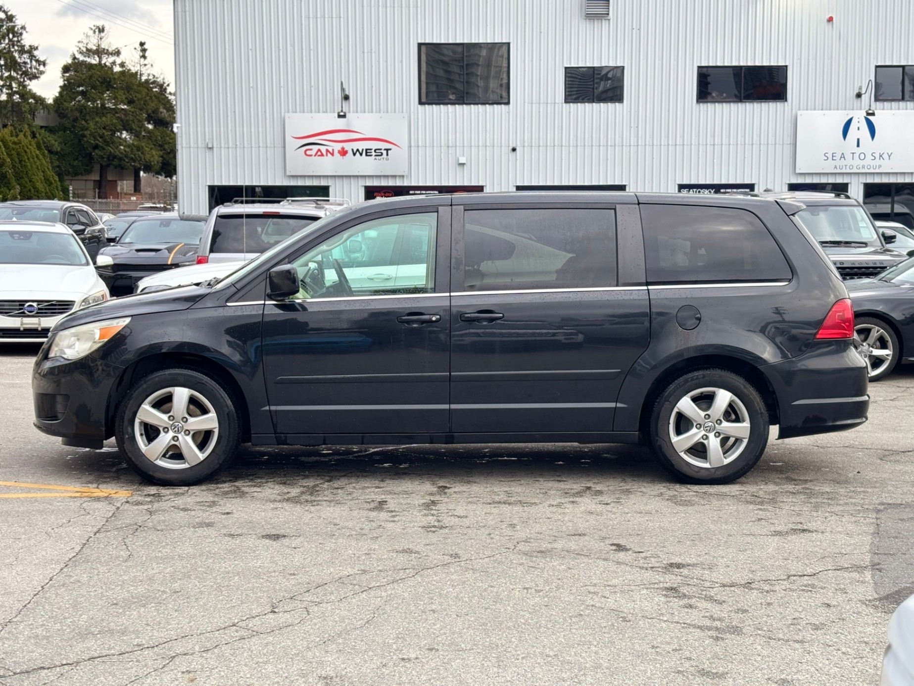 /canwestautoinc/2010-Volkswagen-Routan-4463151515258157.jpg