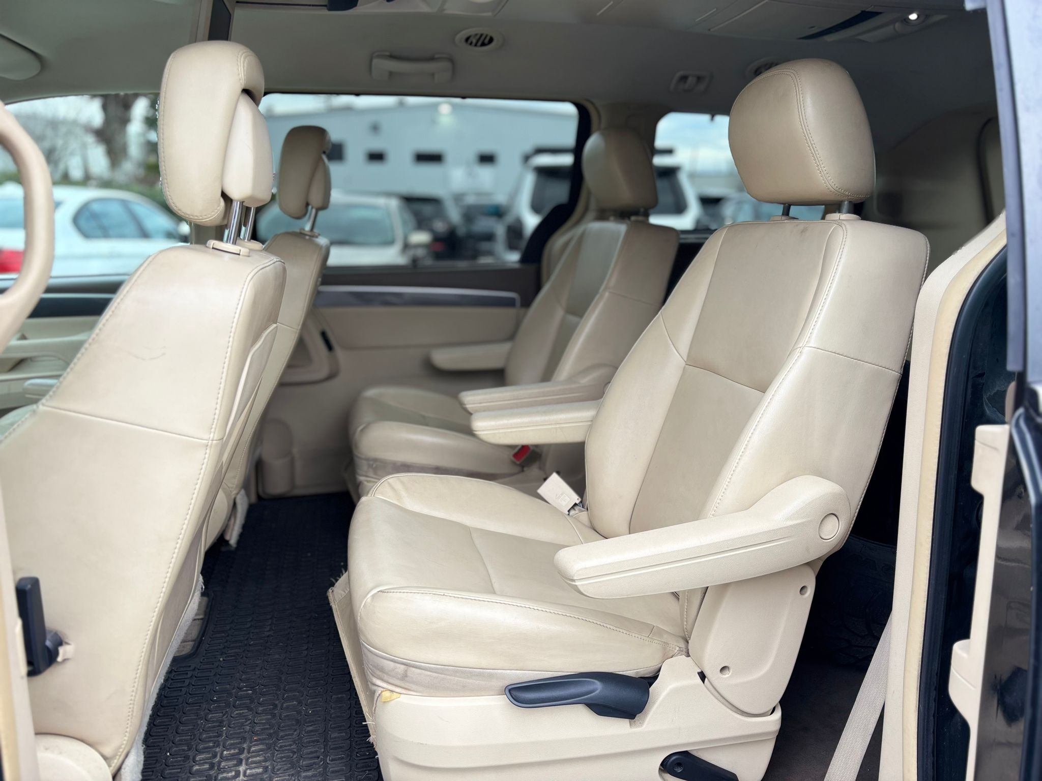 /canwestautoinc/2010-Volkswagen-Routan-7288646506603067.jpg