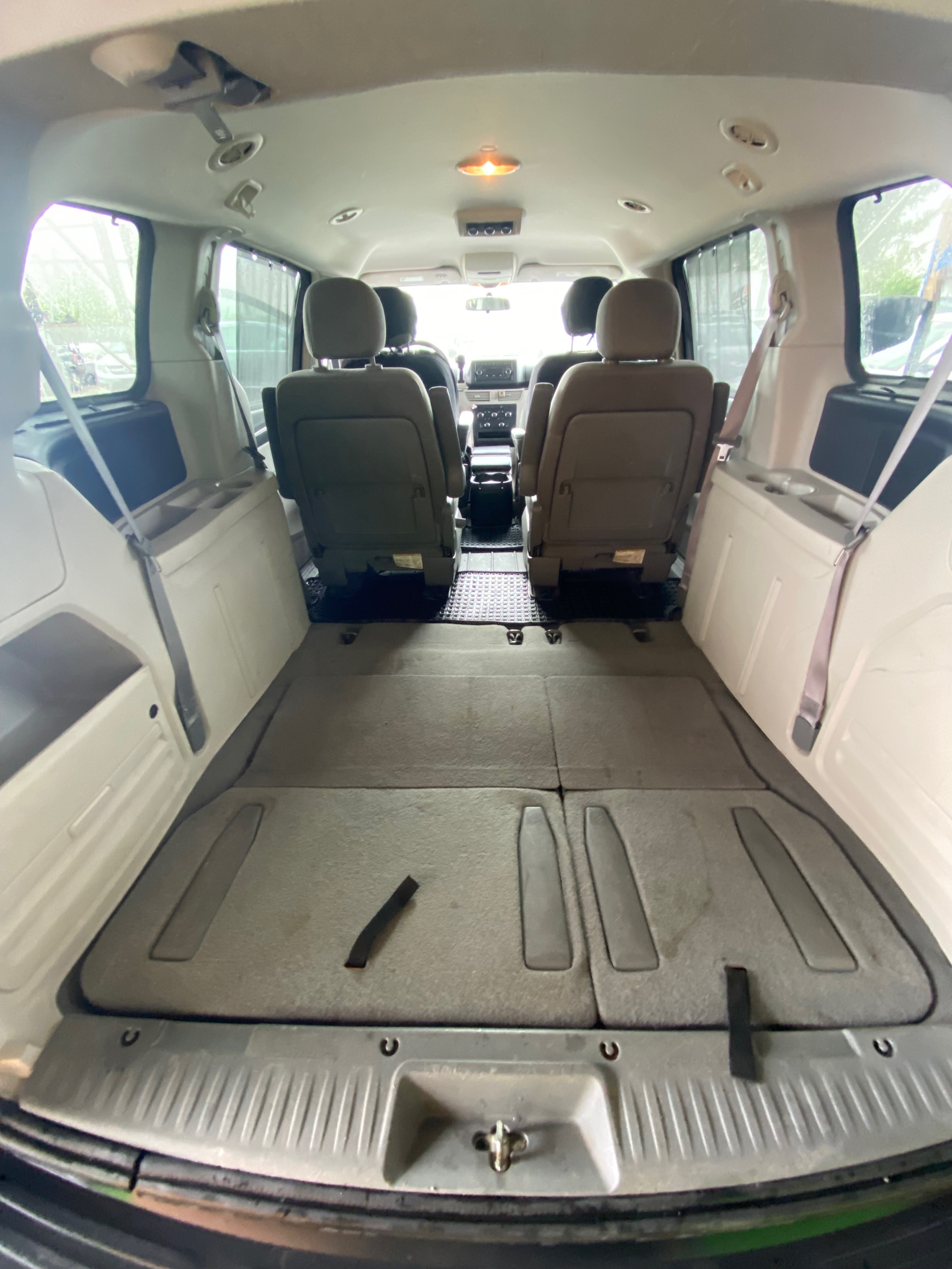 /canwestautoinc/2010-Volkswagen-Routan-8359646112862229.jpg
