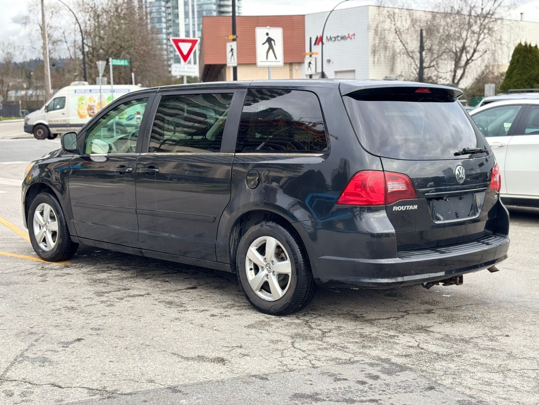 /canwestautoinc/2010-Volkswagen-Routan-8535605932215995.jpg