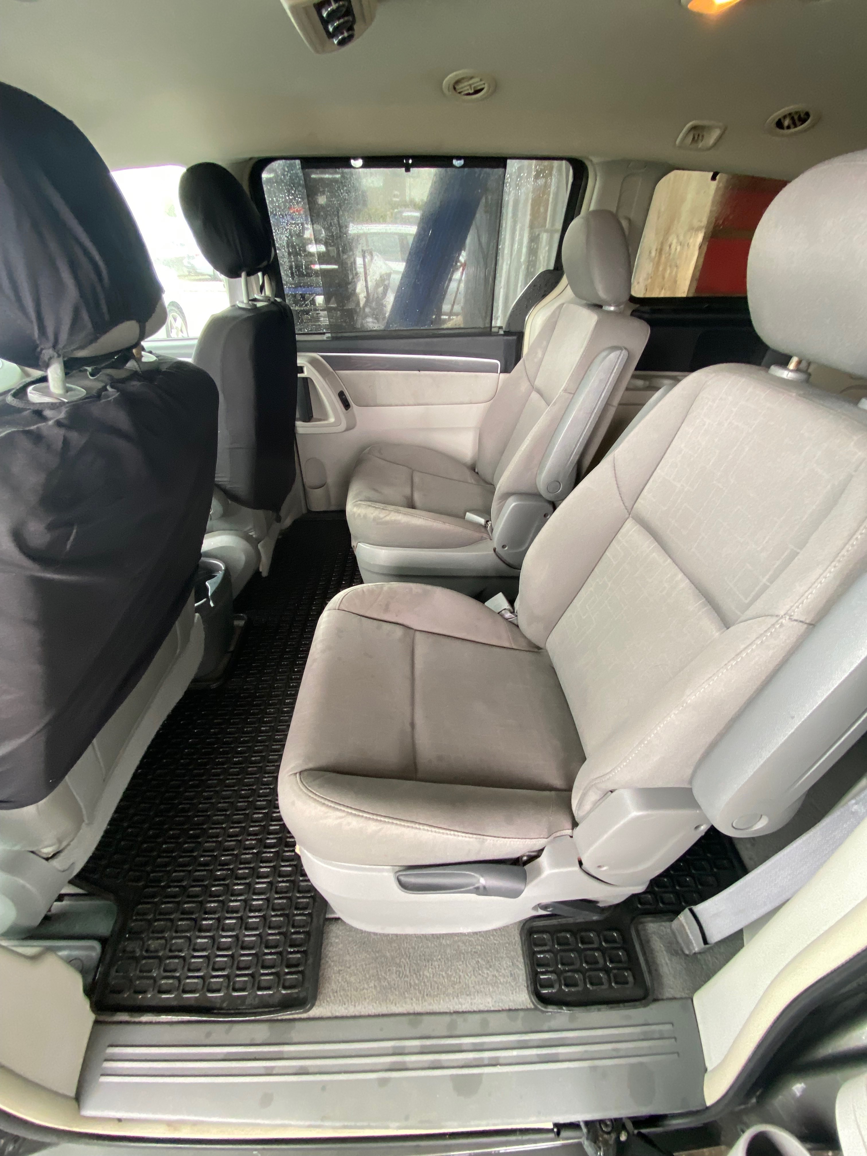 /canwestautoinc/2010-Volkswagen-Routan-8639463413932444.jpg