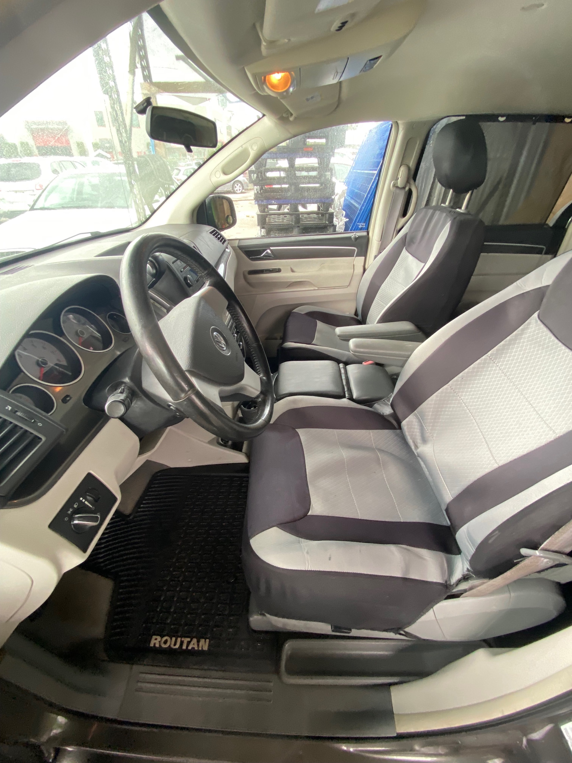 /canwestautoinc/2010-Volkswagen-Routan-9121568009010377.jpg