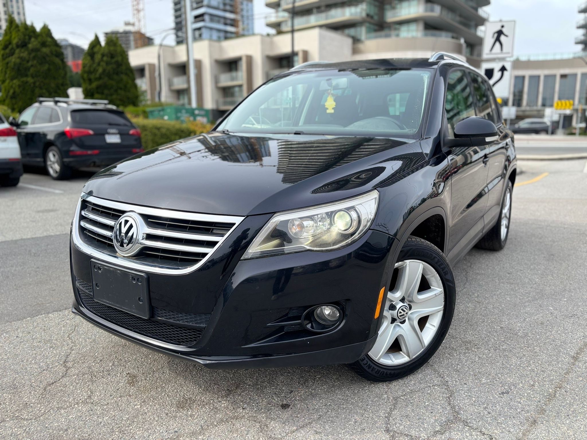 /canwestautoinc/2010-Volkswagen-Tiguan-025144161563308565.jpg