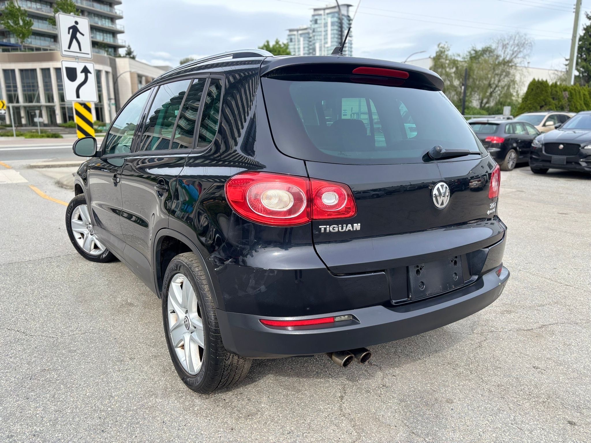/canwestautoinc/2010-Volkswagen-Tiguan-030563688620342422.jpg