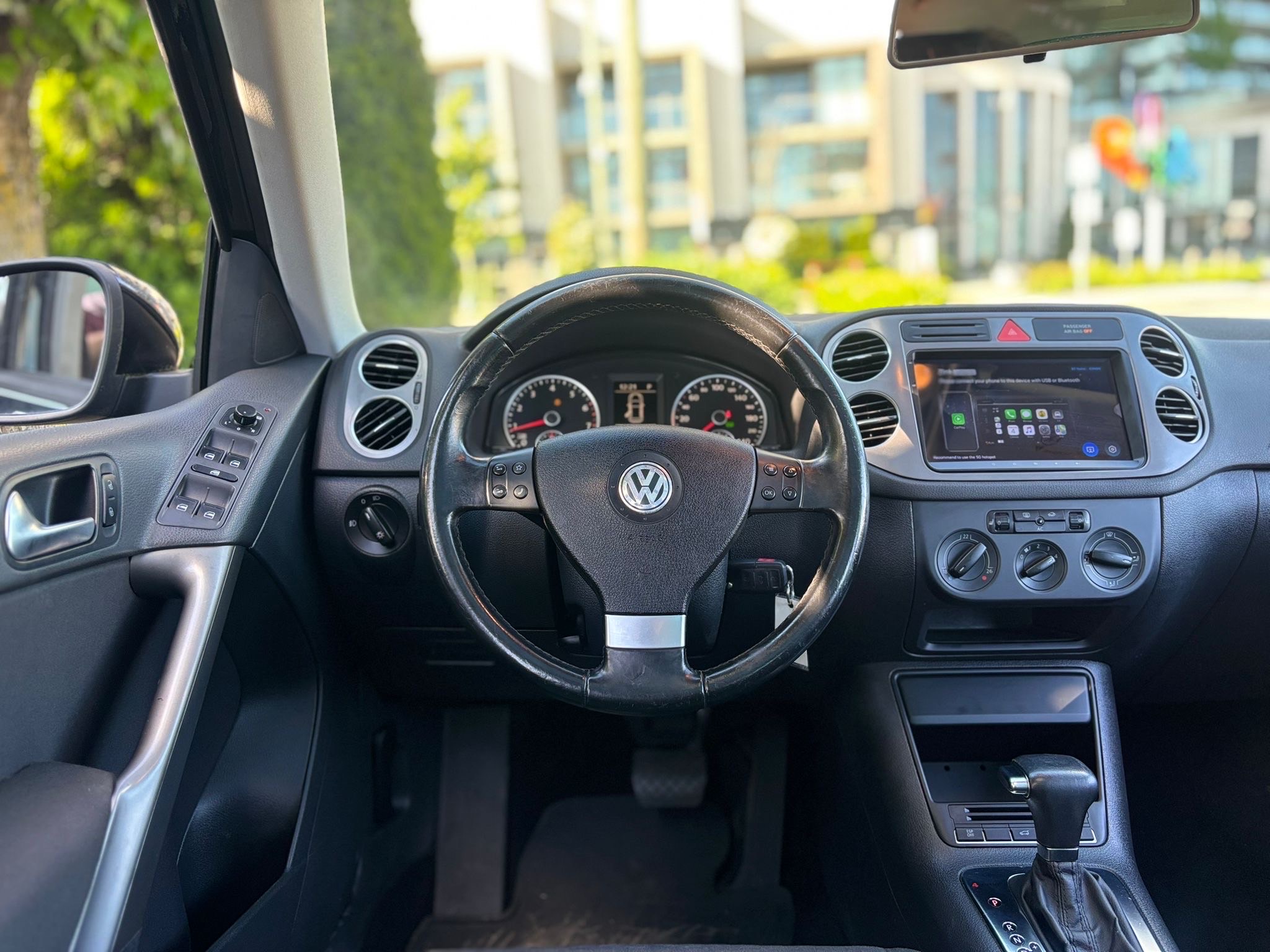 /canwestautoinc/2010-Volkswagen-Tiguan-10681995563338353.jpg