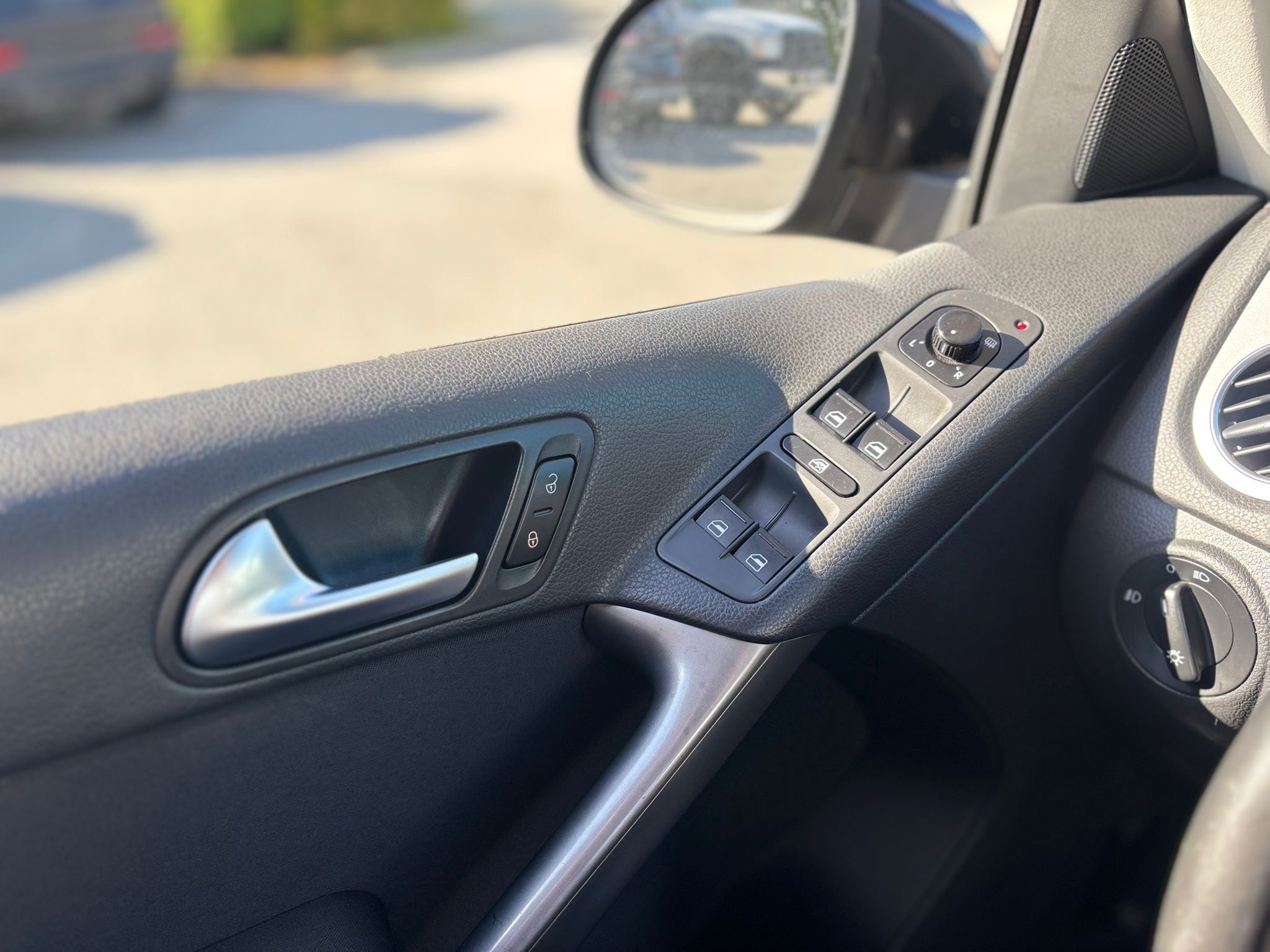 /canwestautoinc/2010-Volkswagen-Tiguan-5047743829697642.jpg
