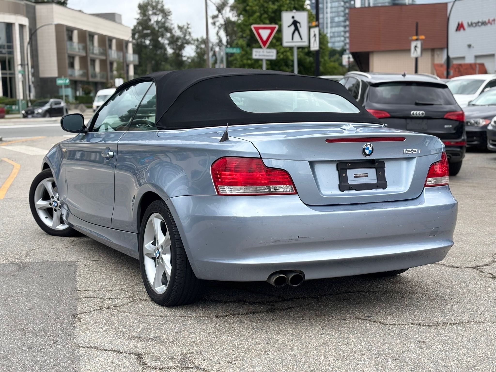 /canwestautoinc/2011-BMW-1Series-1215252725496927.jpg