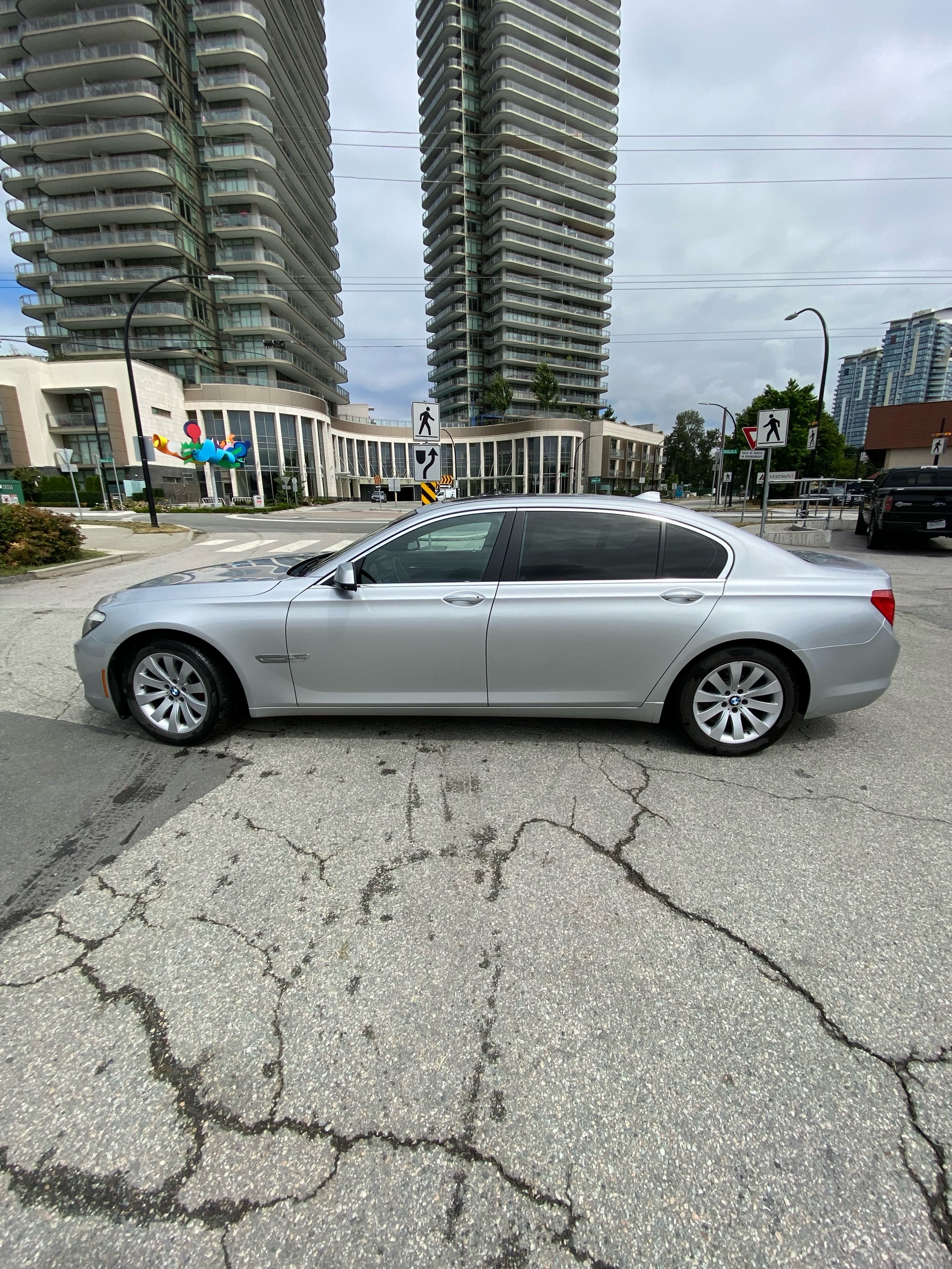 /canwestautoinc/2011-BMW-7Series-6096625925988641.jpg