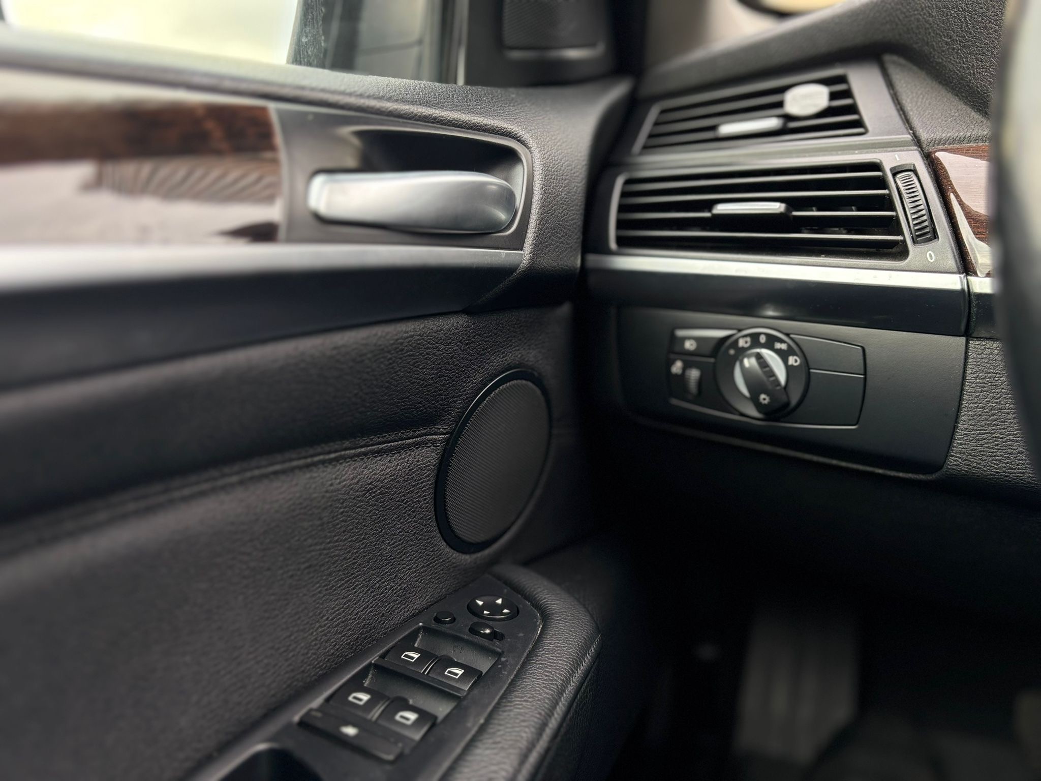 /canwestautoinc/2011-BMW-X6-14342809842052606.jpg