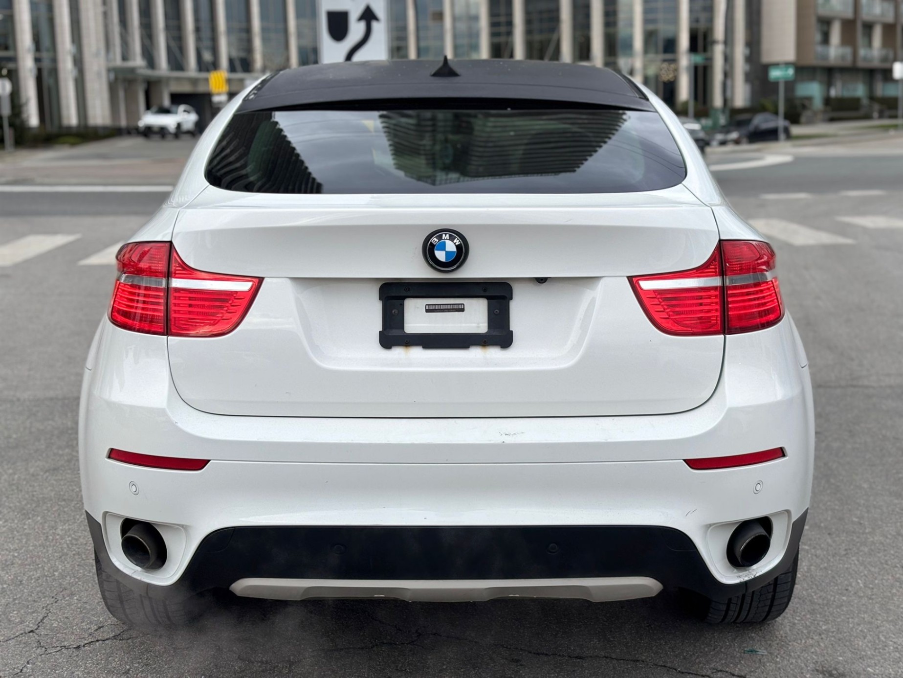 /canwestautoinc/2011-BMW-X6-3319513394694884.jpg