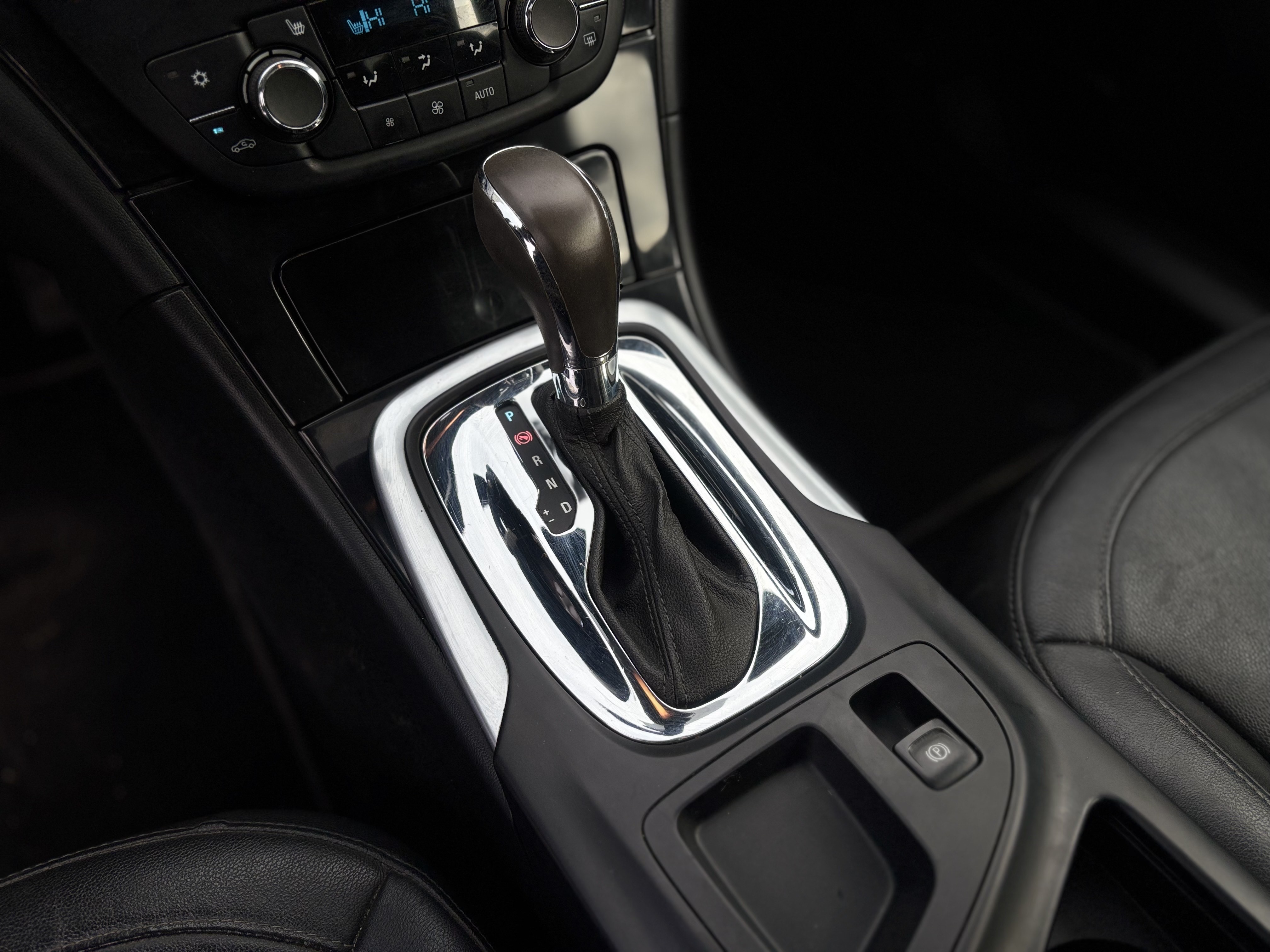 /canwestautoinc/2011-Buick-Regal-27257804672370245.jpg