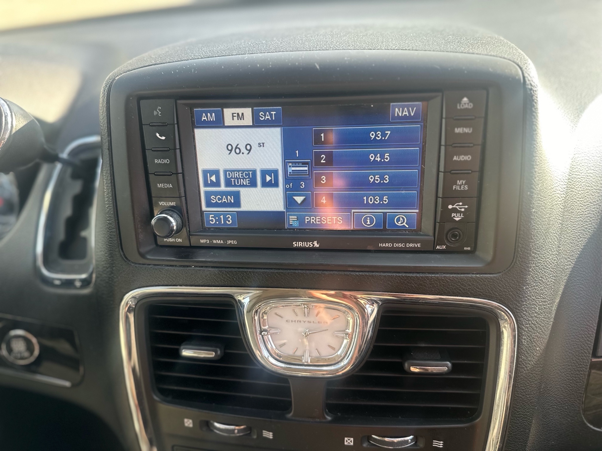 /canwestautoinc/2011-Chrysler-Town&-11681404514962912.jpg